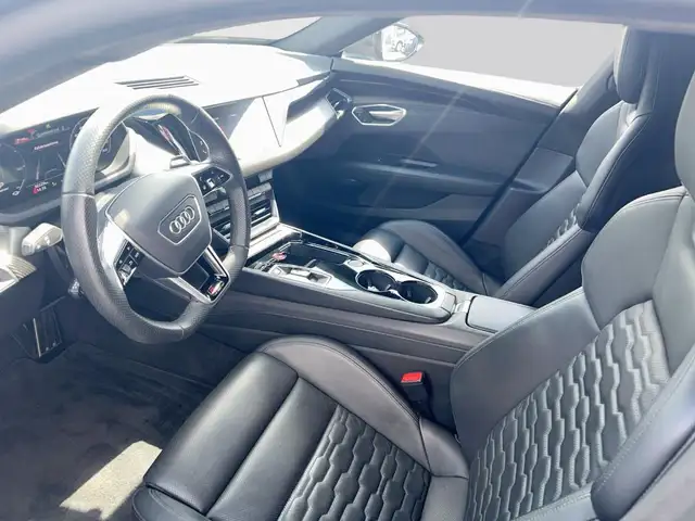 Audi e-tron GT view 9