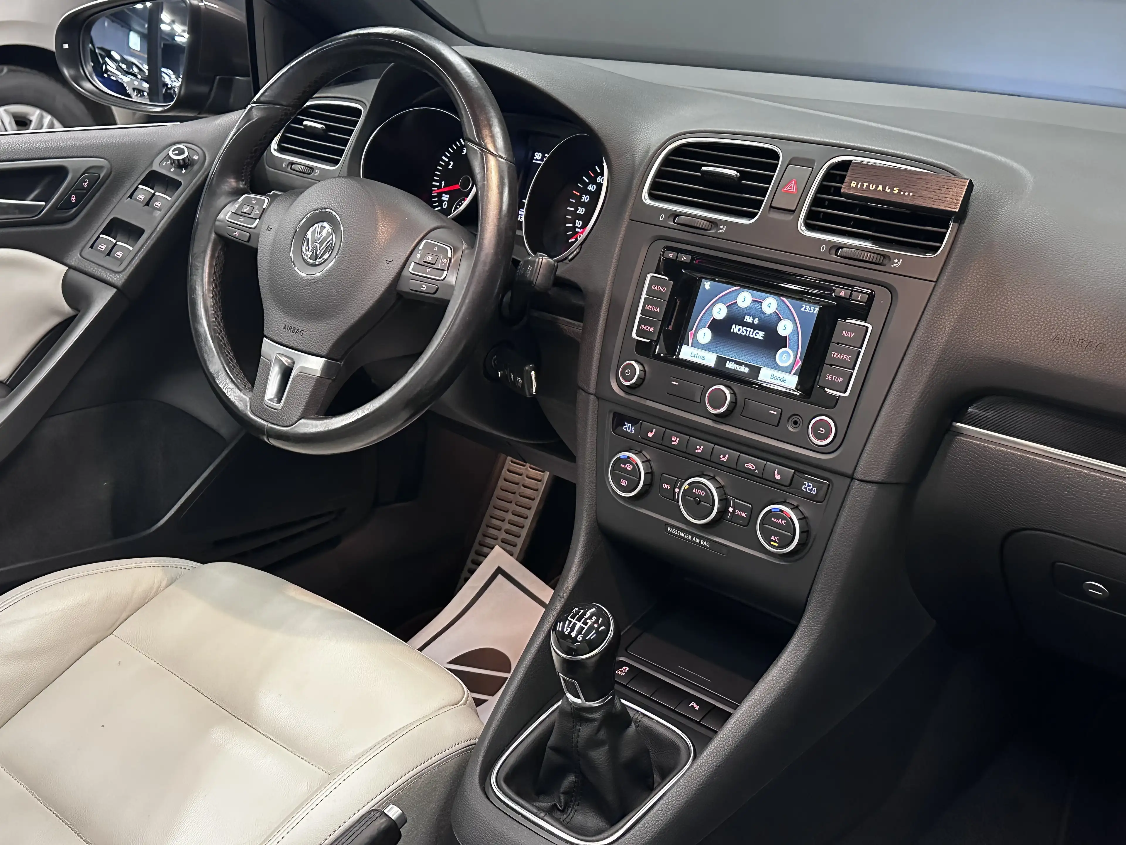 Volkswagen Golf Cabriolet Golf Cabriolet 1.2 TSI Xenon - Cuir - — photo 11