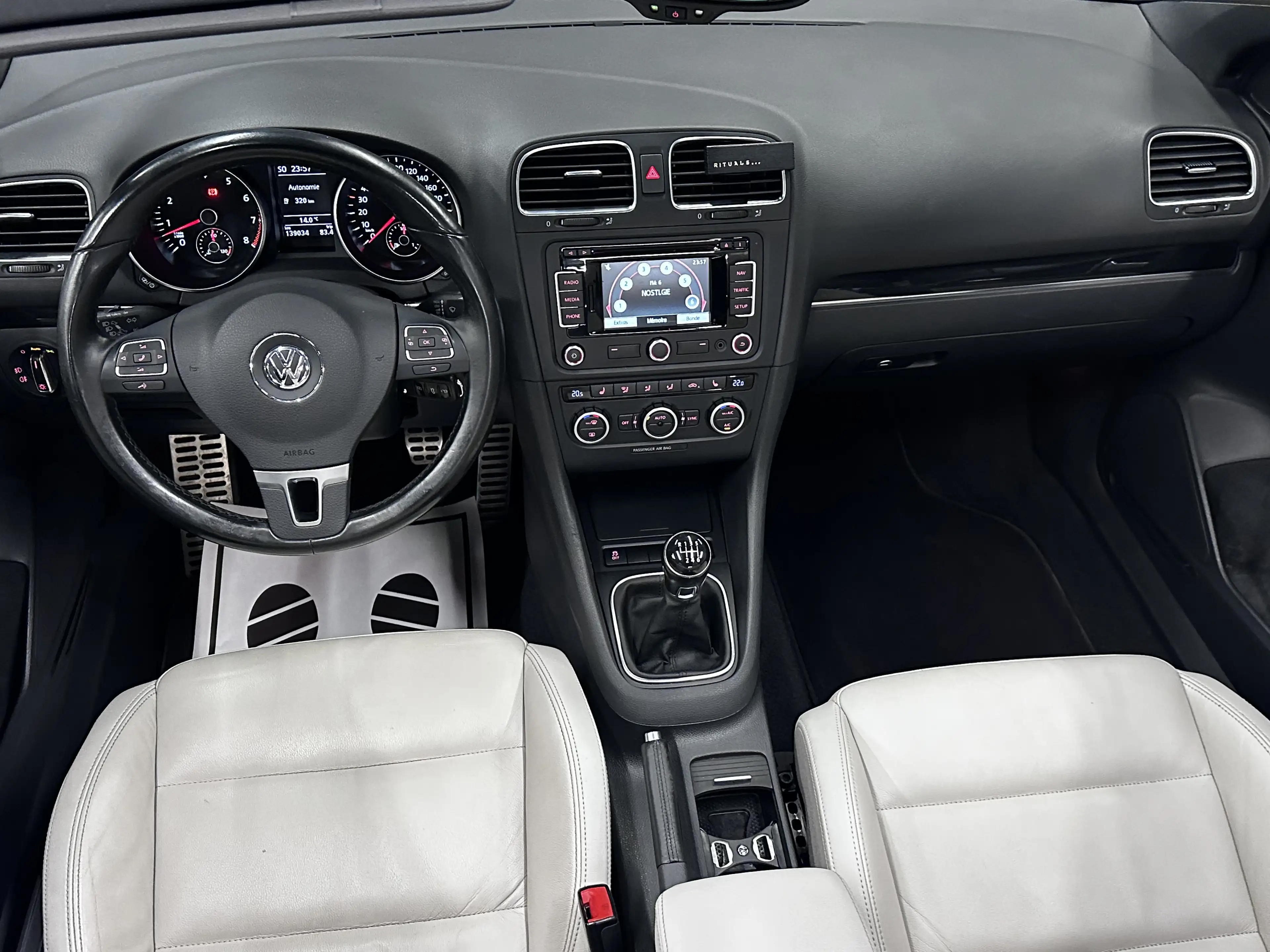 Volkswagen Golf Cabriolet Golf Cabriolet 1.2 TSI Xenon - Cuir - — photo 12