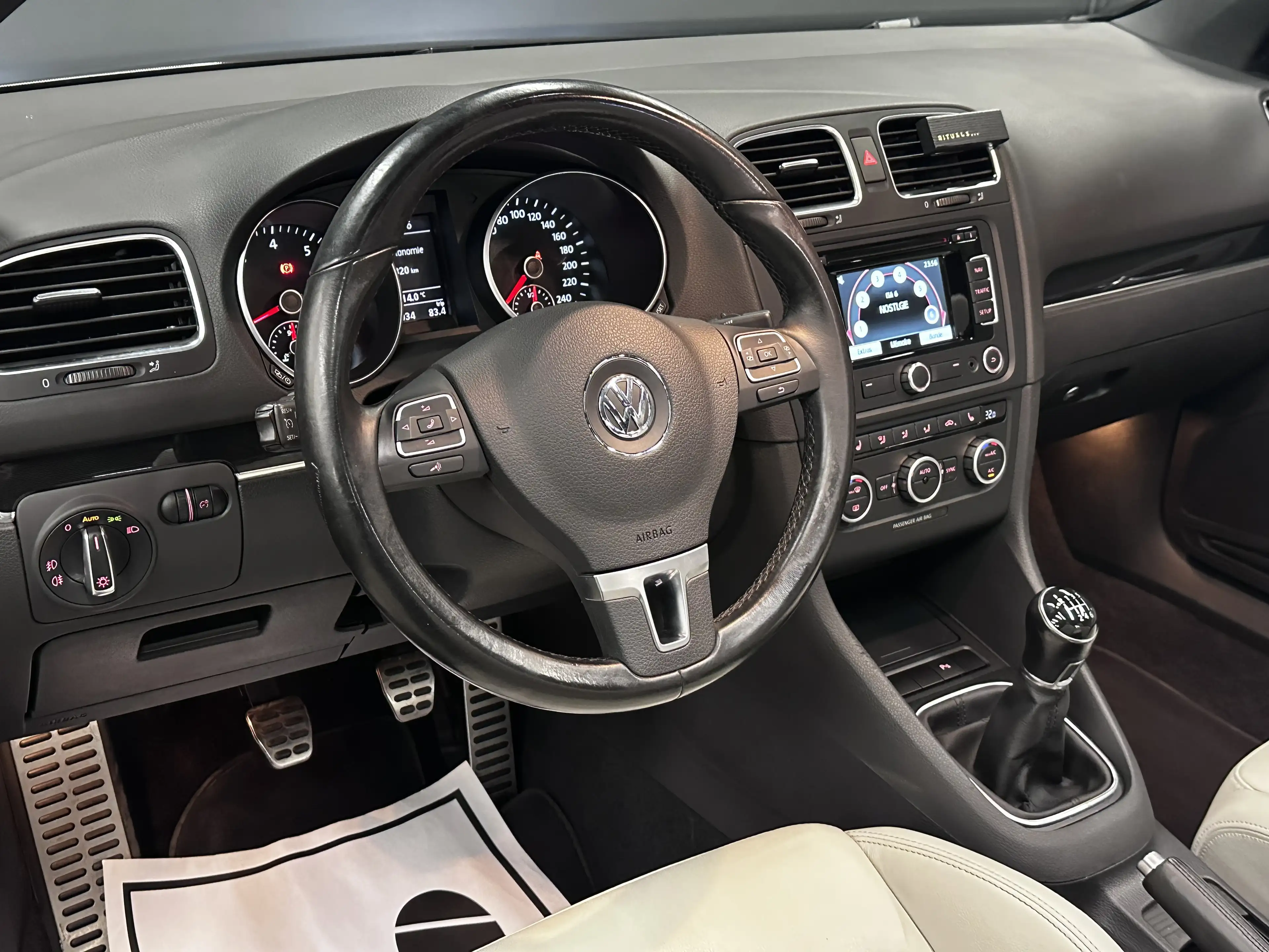 Volkswagen Golf Cabriolet Golf Cabriolet 1.2 TSI Xenon - Cuir - — photo 9