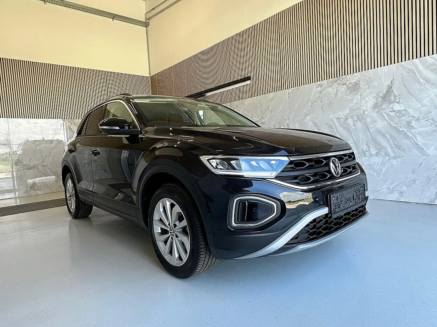 Volkswagen T-Roc 1,5 TSI ACT Life DSG Spurhalte, LED- Scheinwerf... Schwarz - 1