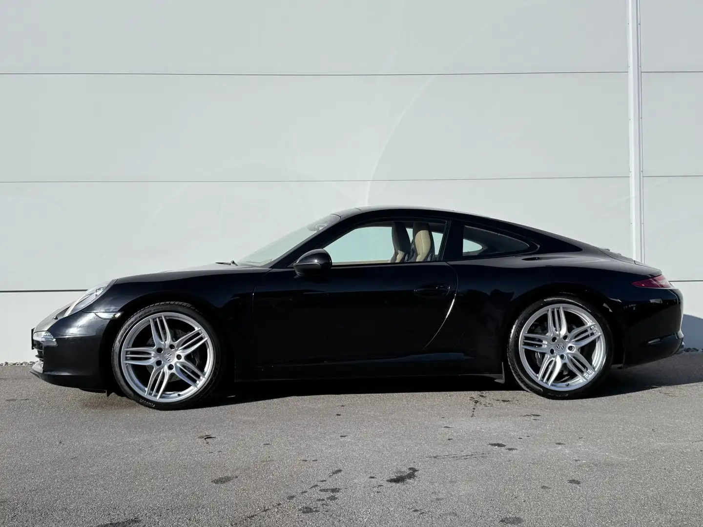 Porsche 911 Carrera Coupe (991) Schwarz - 2