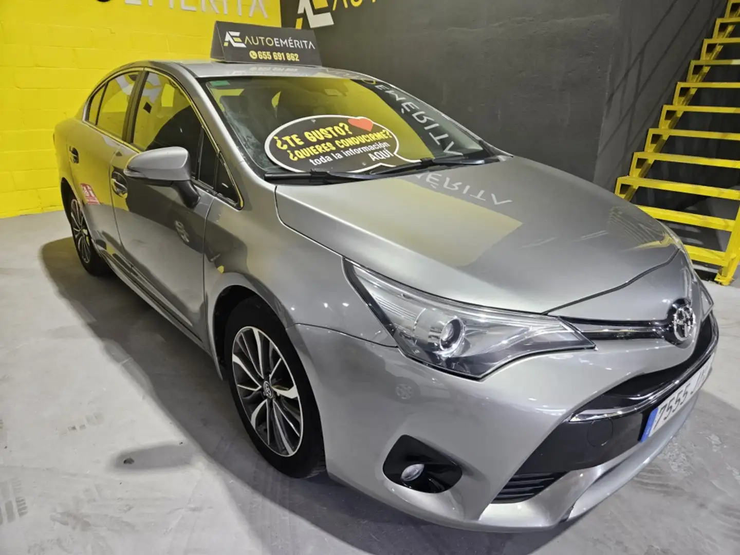 Toyota Avensis 150D Advance Gris - 2