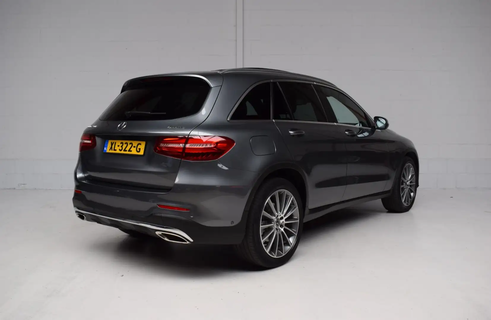 Mercedes-Benz GLC 250 4MATIC AMG Premium Plus PANORAMADAK / CAMERA / LEE Gris - 2