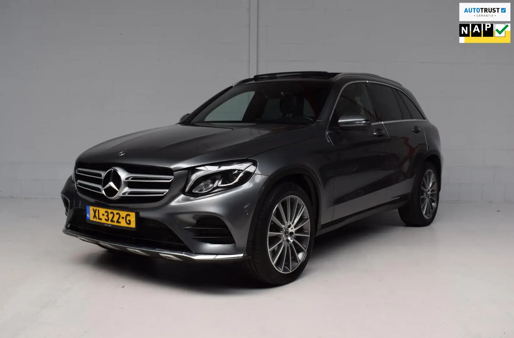 Mercedes-Benz GLC 250 4MATIC AMG Premium Plus PANORAMADAK / CAMERA / LEE Gris - 1