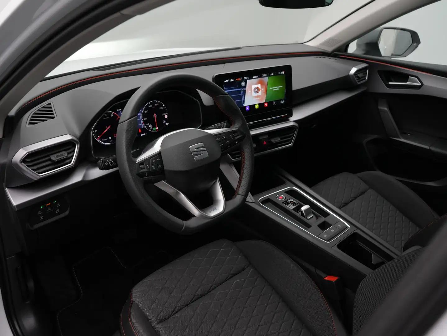 SEAT Leon Sportstourer 1.5 eTSI 150 pk DSG FR Business Inten Wit - 2