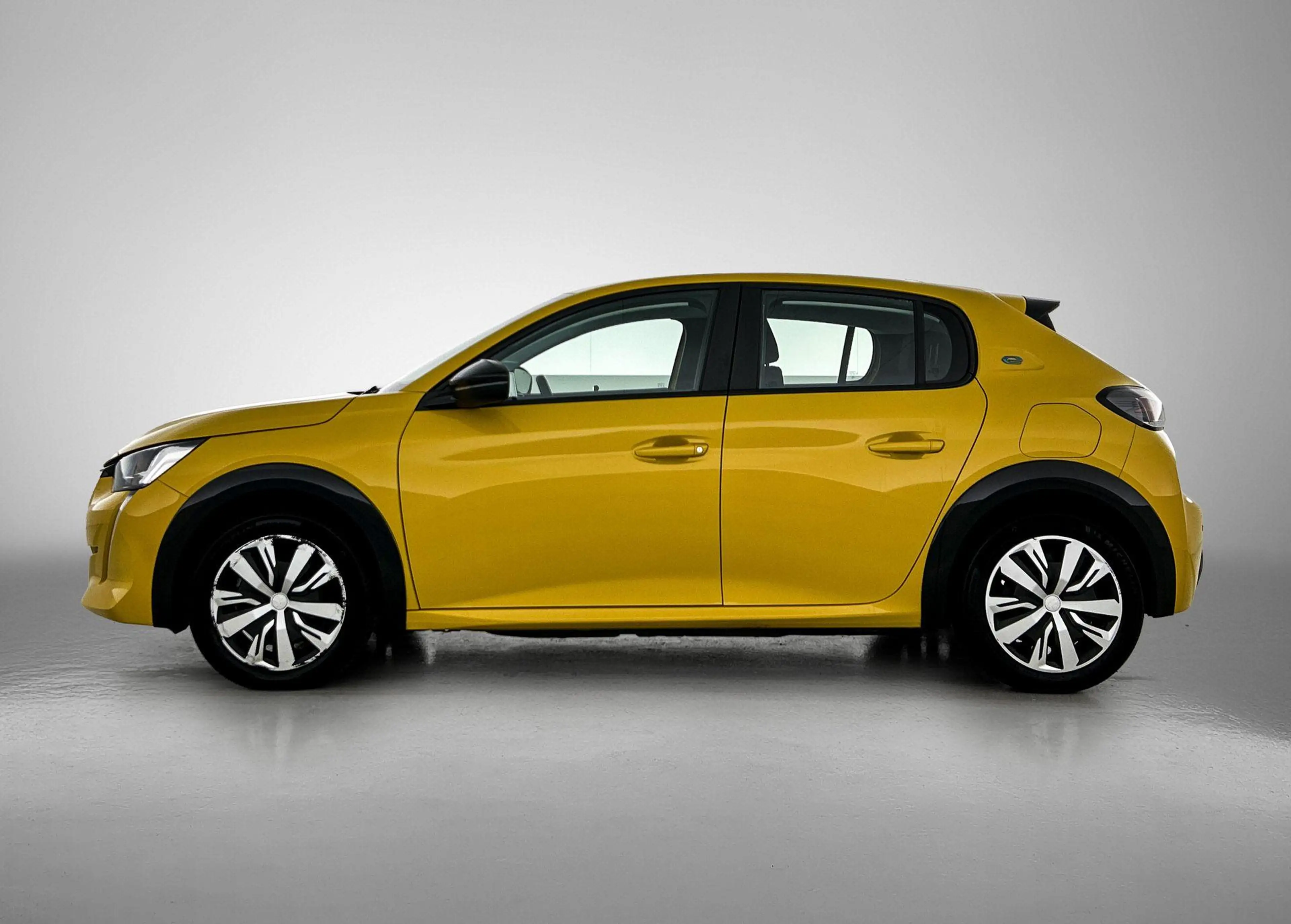 Peugeot e-208 EV Active 50 kWh 136pk | Accu 98% | Navigatie via — photo 2