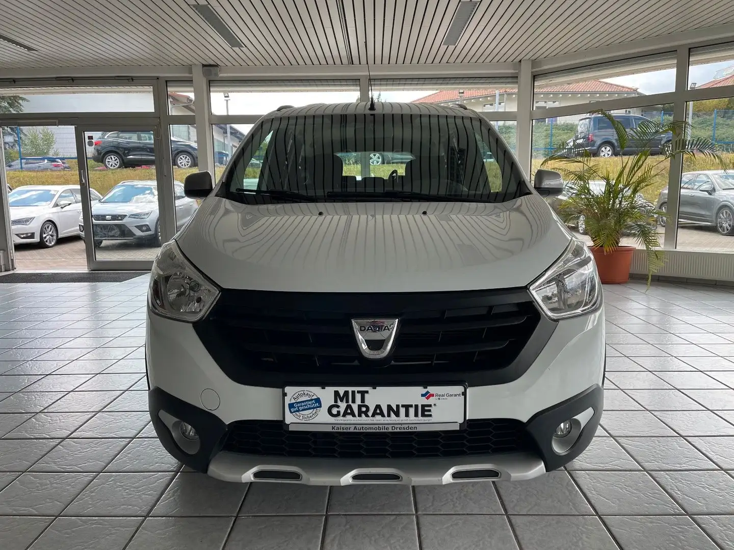 Dacia Lodgy Stepway *NAVI*KLIMA*Sitzheiz*7-Sitze* Weiß - 2