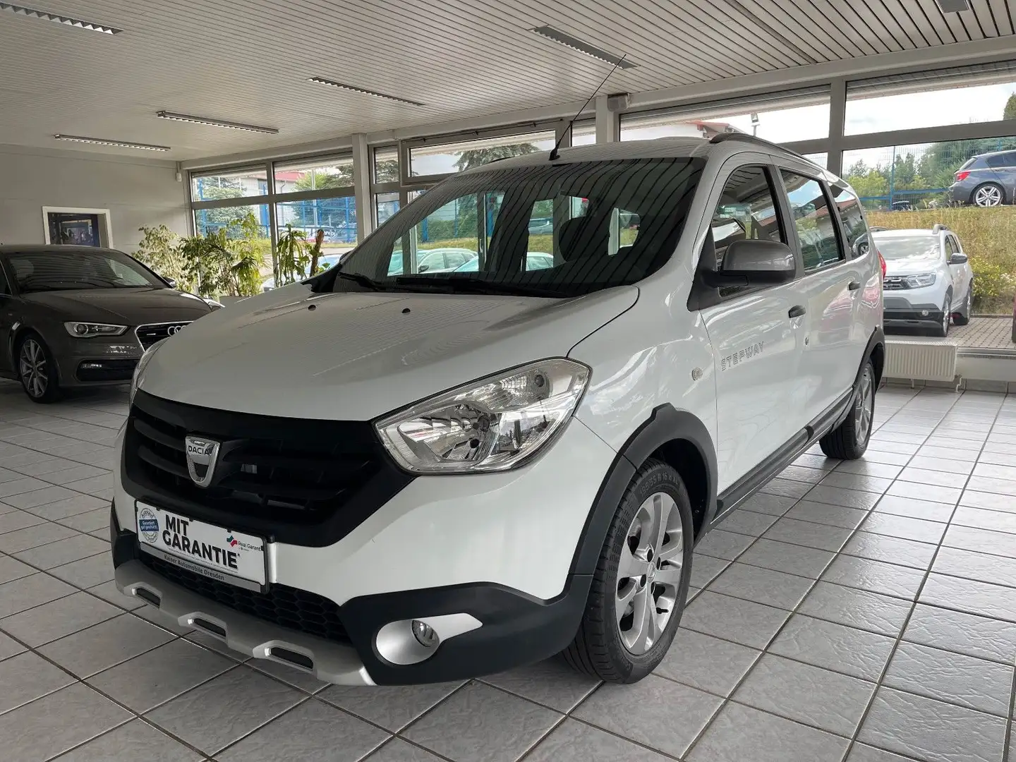 Dacia Lodgy Stepway *NAVI*KLIMA*Sitzheiz*7-Sitze* Weiß - 1