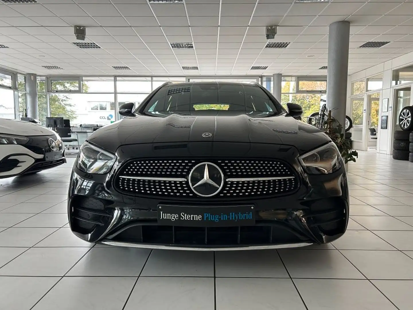 Mercedes-Benz E 300 de T MOPF AMG Line Int/Ext AHK MBeam Totwi Schwarz - 2