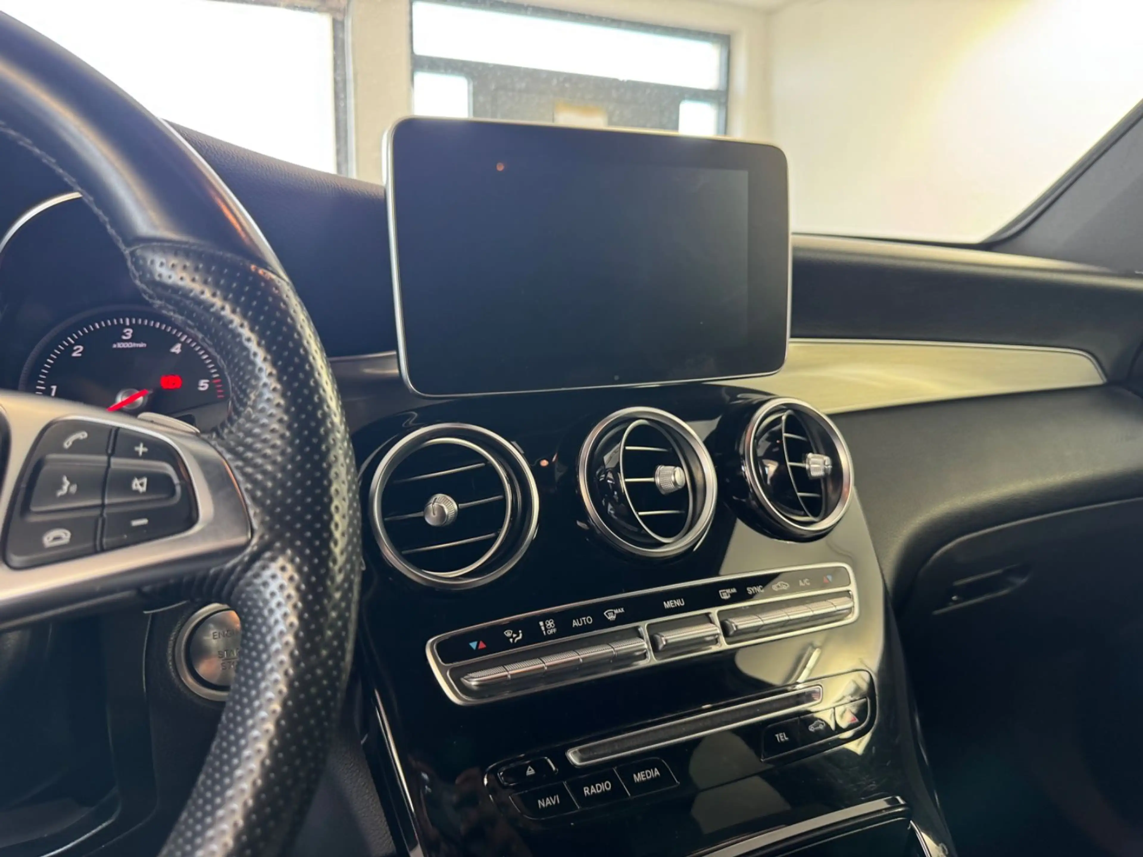 Mercedes-Benz GLC 250 d 4Matic *Distronic Plus*AMG-Line*Spur* — photo 15