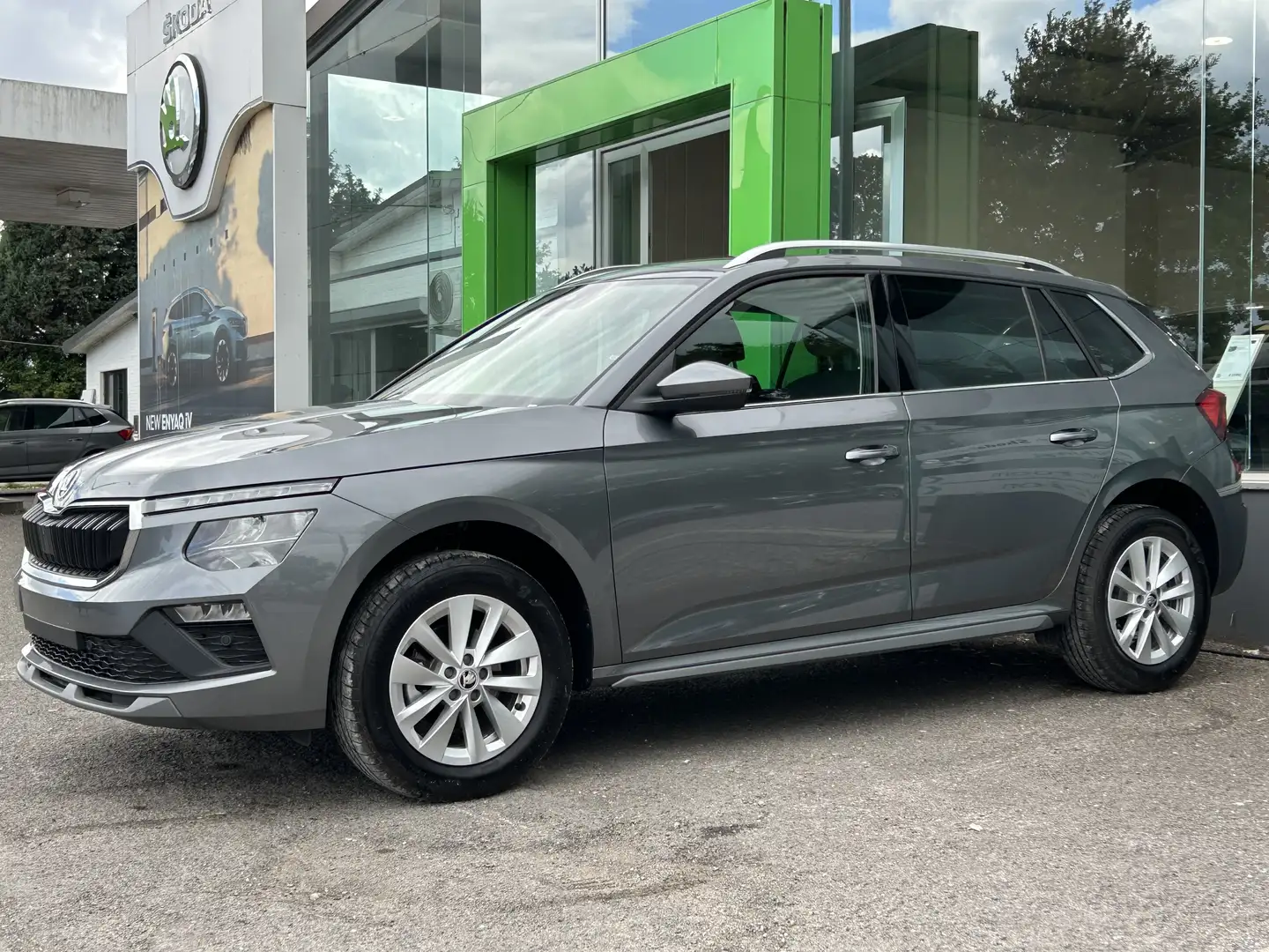 Skoda Kamiq 1.0TSI • CarPlay • Cruise • Véhicule Neuf Gris - 2