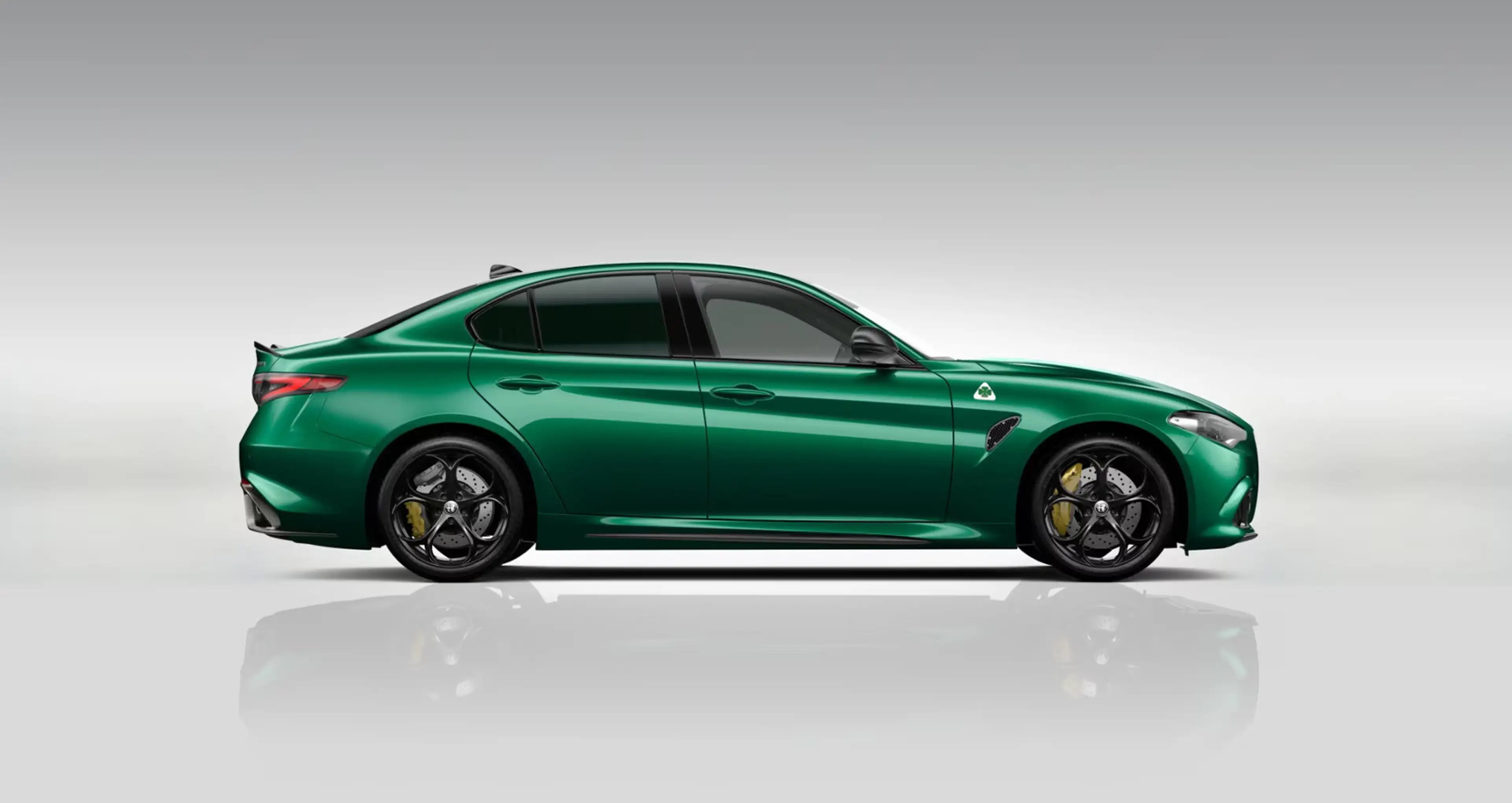 Alfa Romeo Giulia Quadrifoglio ORO I AKRA I CarPlay — photo 2