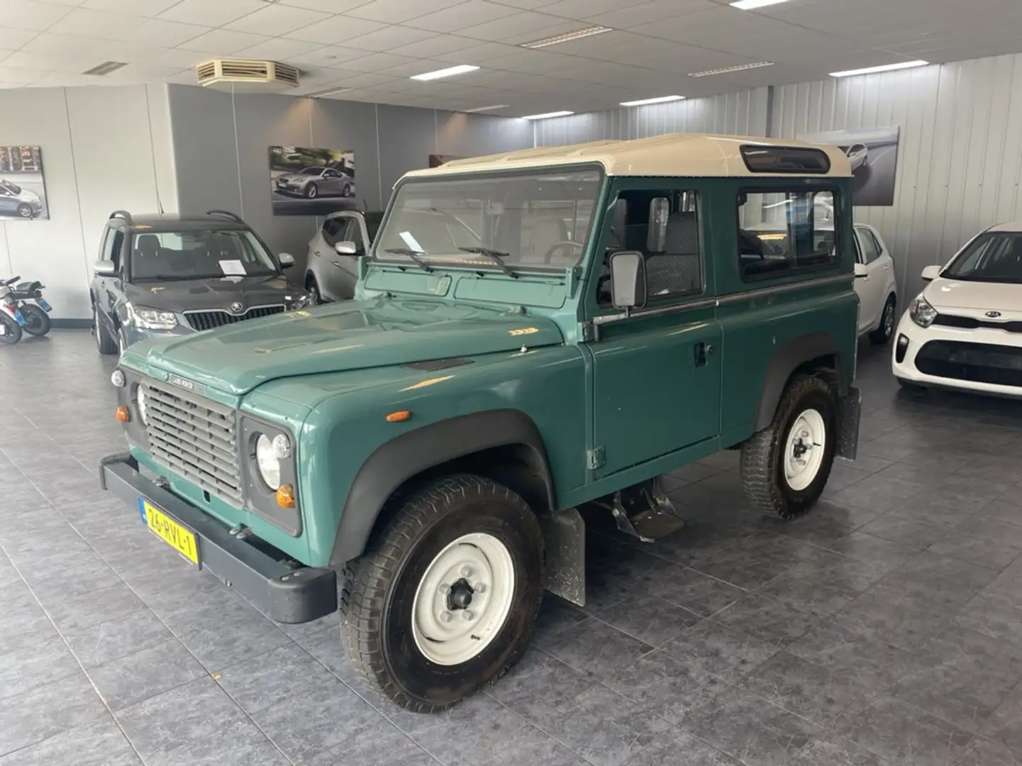 Land Rover Defender 2.5 90" County Green - 1