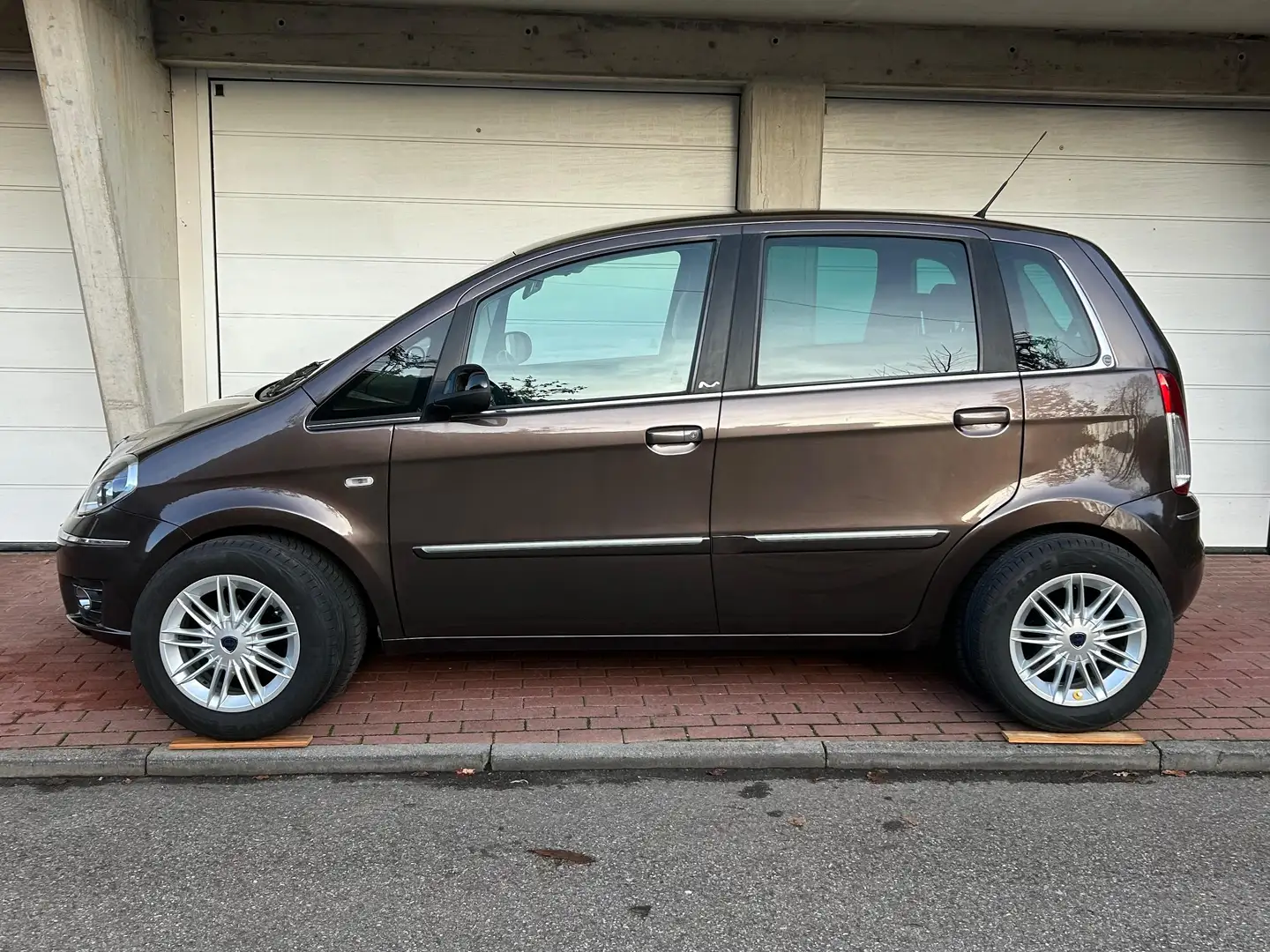 Lancia MUSA Musa 1.3 Multijet 16v DPF AutomatikGold Braun - 1