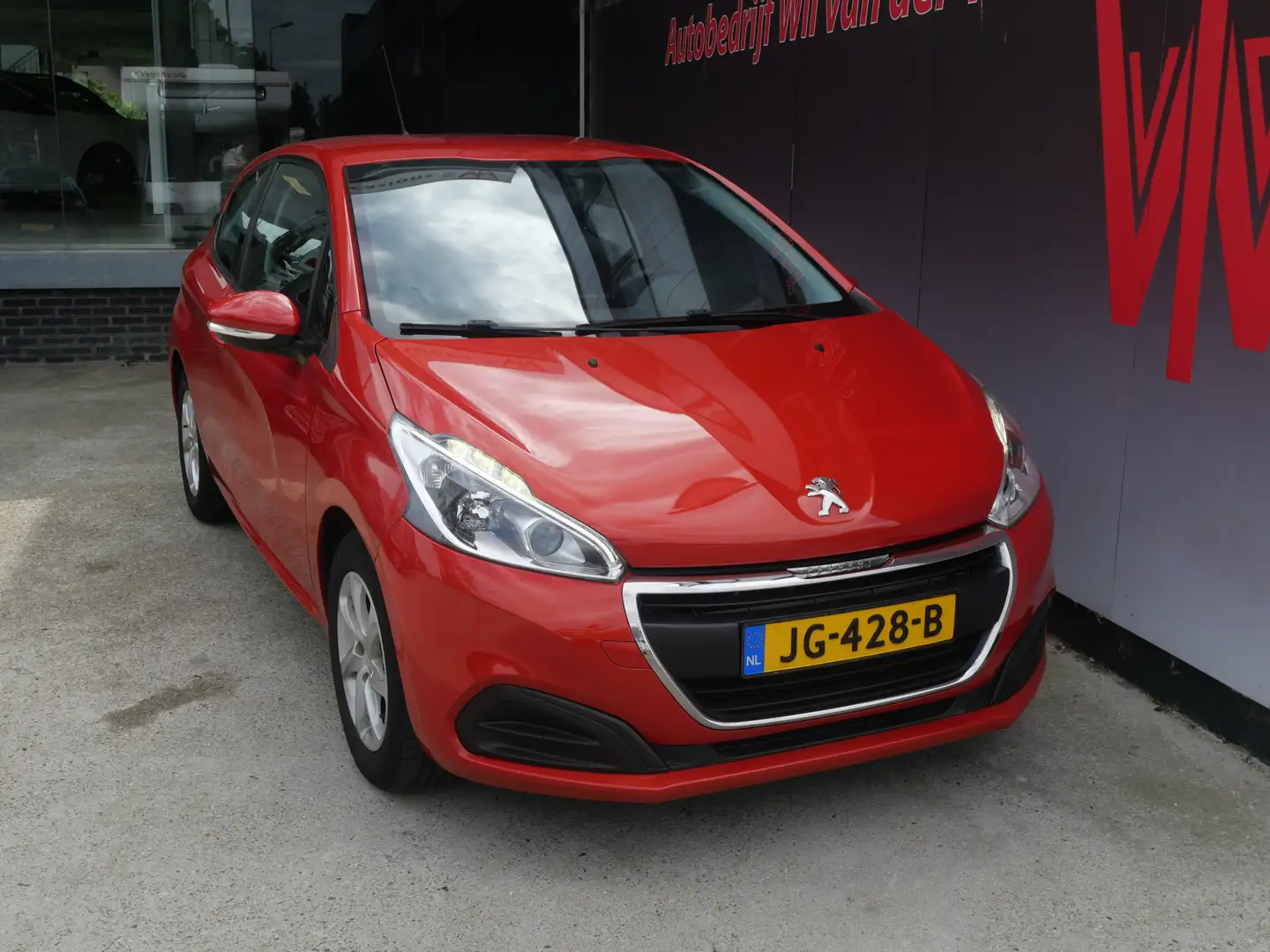 Peugeot 208 1.2 PureTech ACTIVE | NAVIGATIE | CRUISE | 82 PK | Oranje - 2
