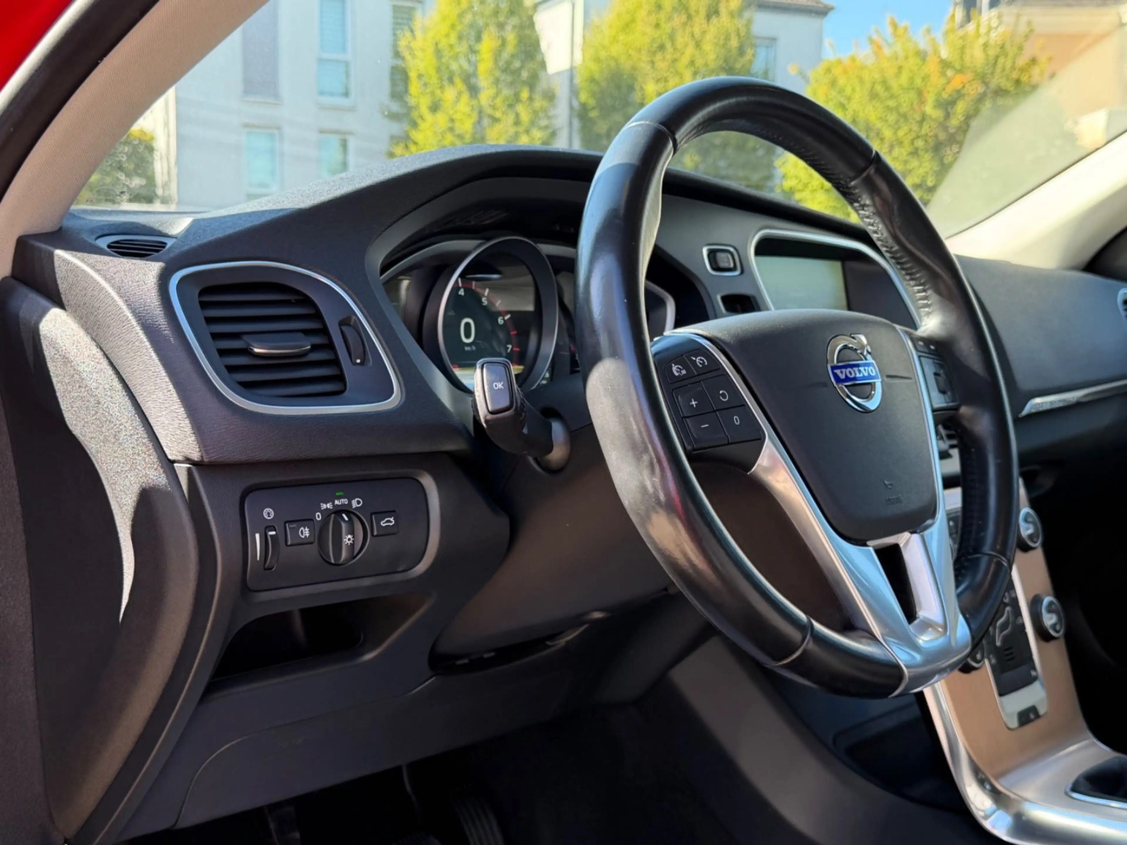 Volvo V40 Cross Country Summum — photo 12