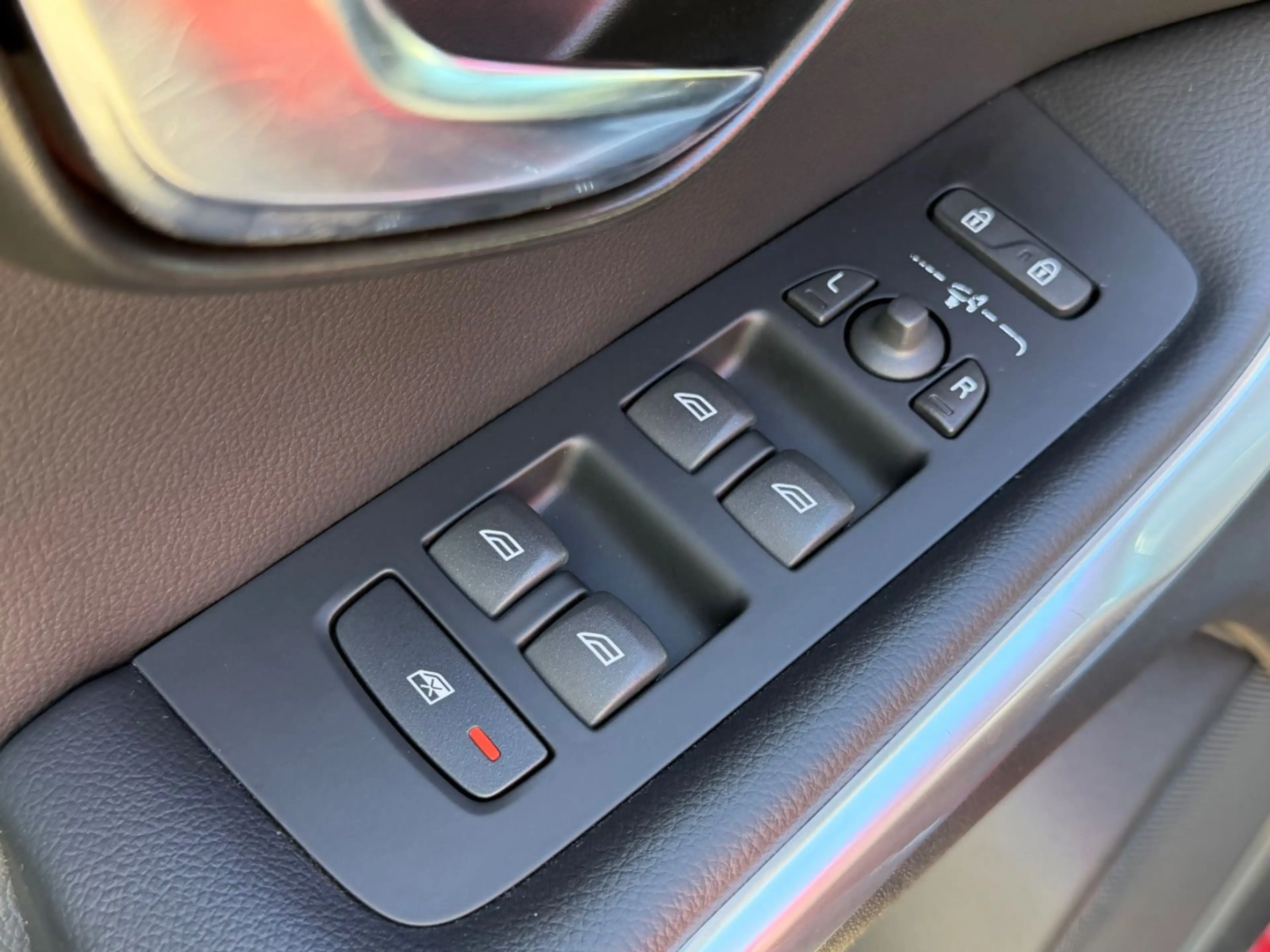Volvo V40 Cross Country Summum — photo 14