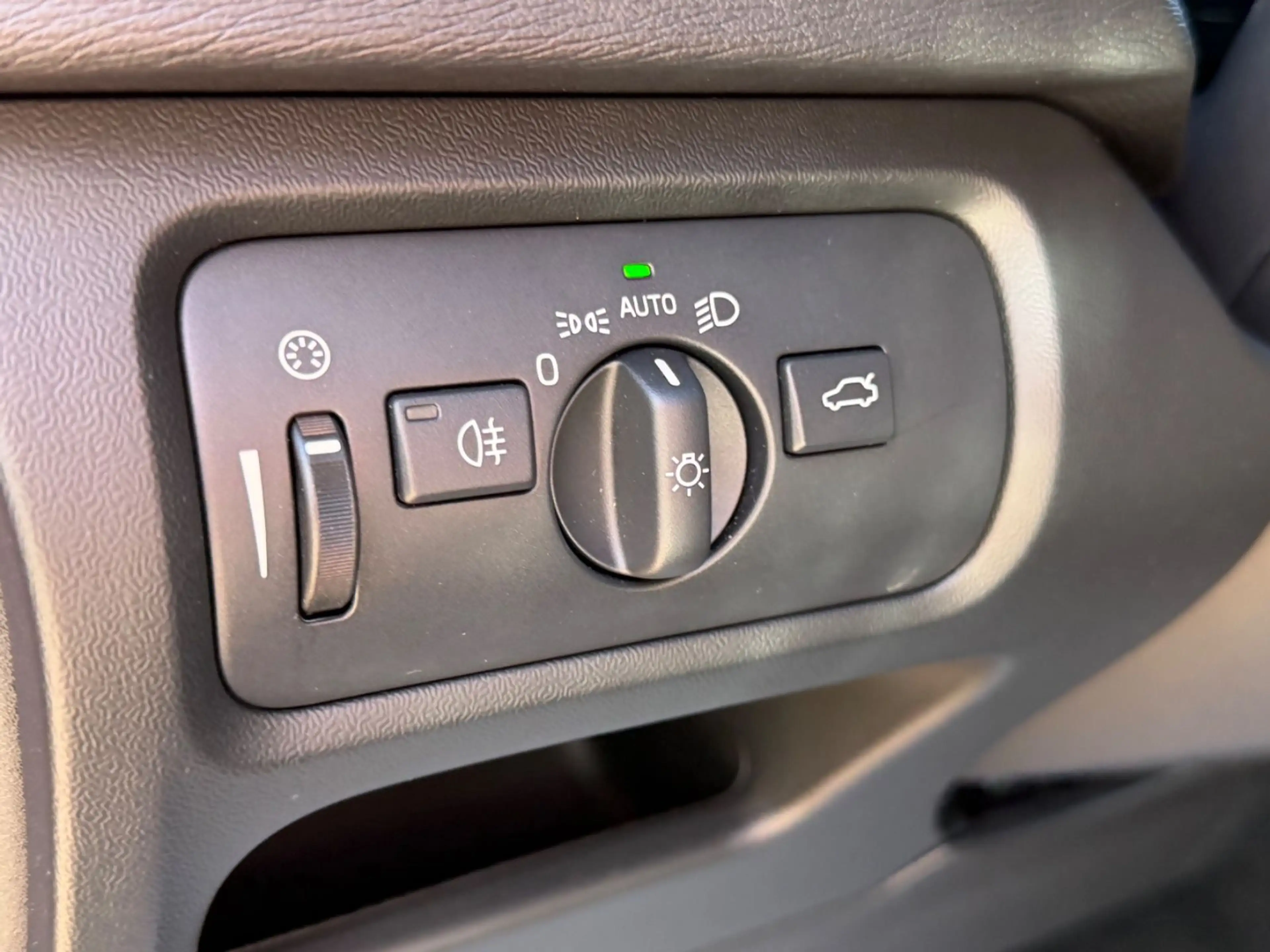 Volvo V40 Cross Country Summum — photo 13