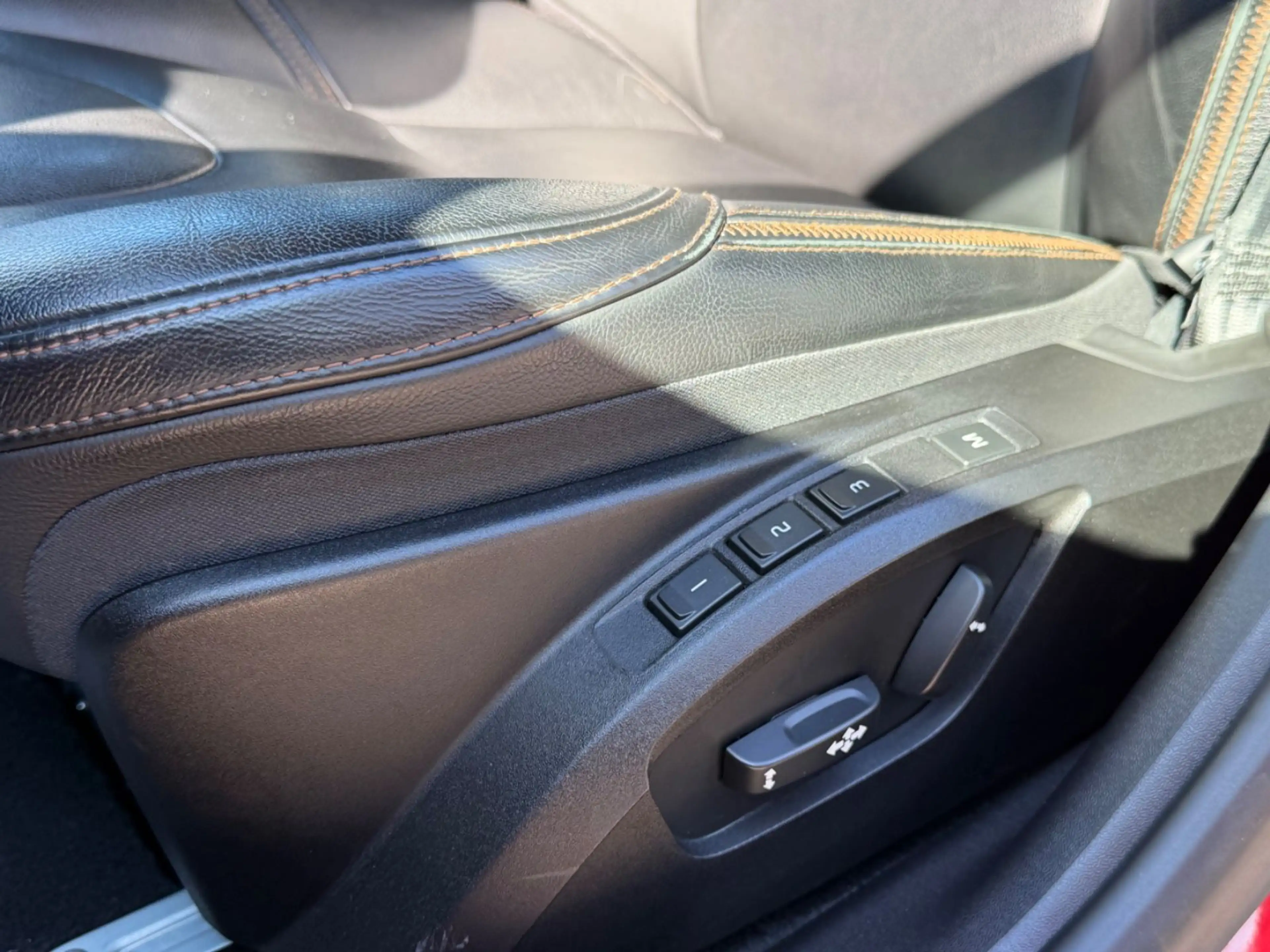 Volvo V40 Cross Country Summum — photo 11