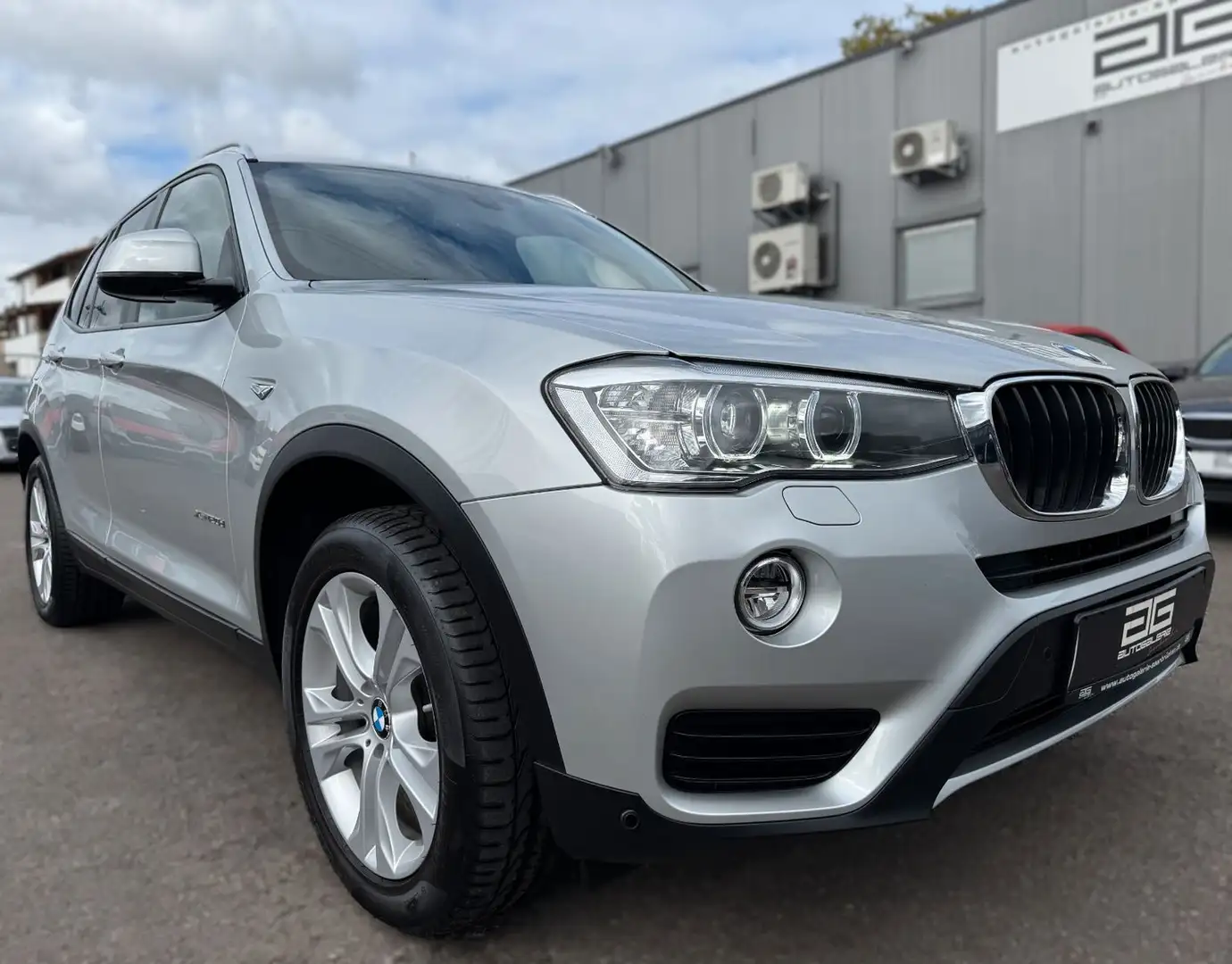 BMW X3 xDrive 20d Automatik *1.Hand/Leder/Pano/AHK* Argent - 1