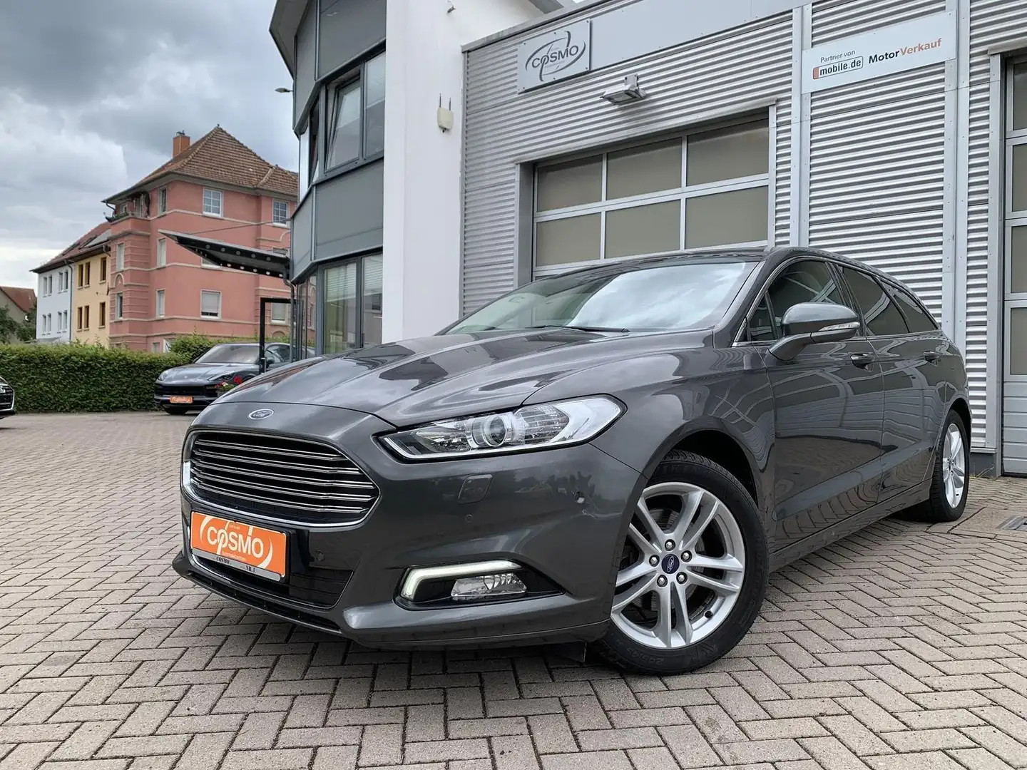 Ford Mondeo 1.5 Titanium AHK+Navi+ACC+Kamera Grijs - 1