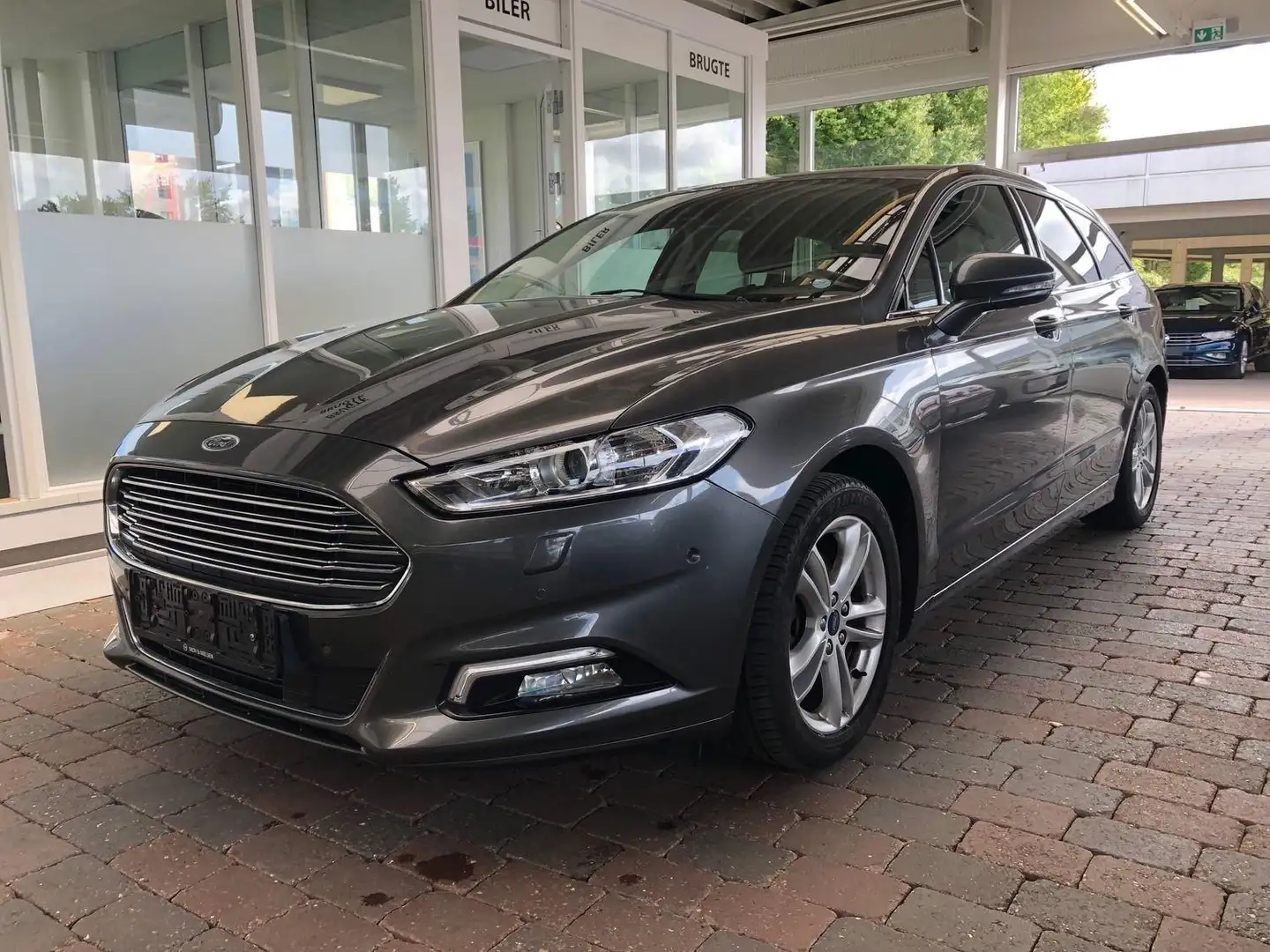 Ford Mondeo 1.5 Titanium AHK+Navi+ACC+Kamera Grau - 1