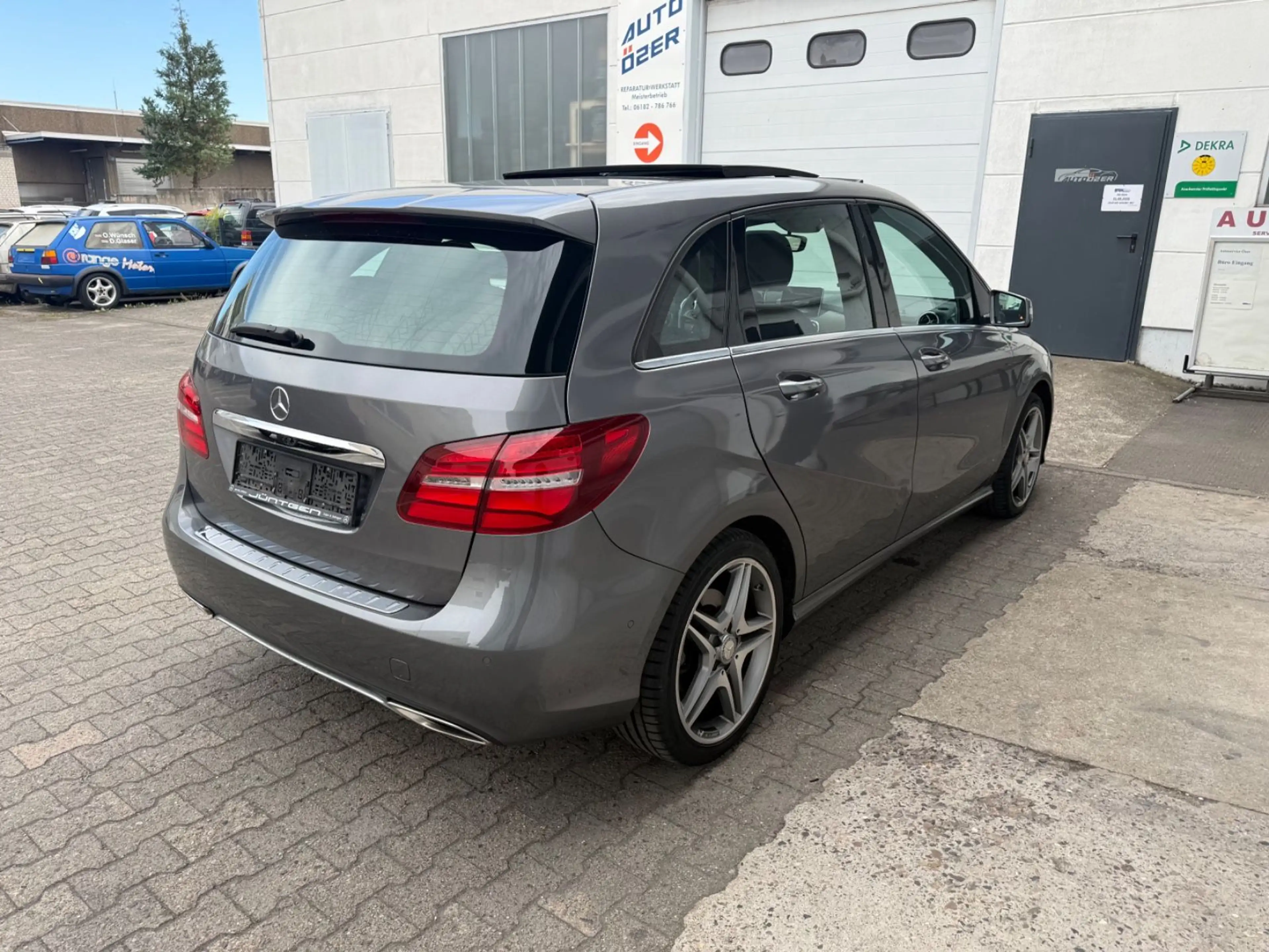 Mercedes-Benz B 220 d *Abstand*Spurhalte*Leder*Pano* — photo 7