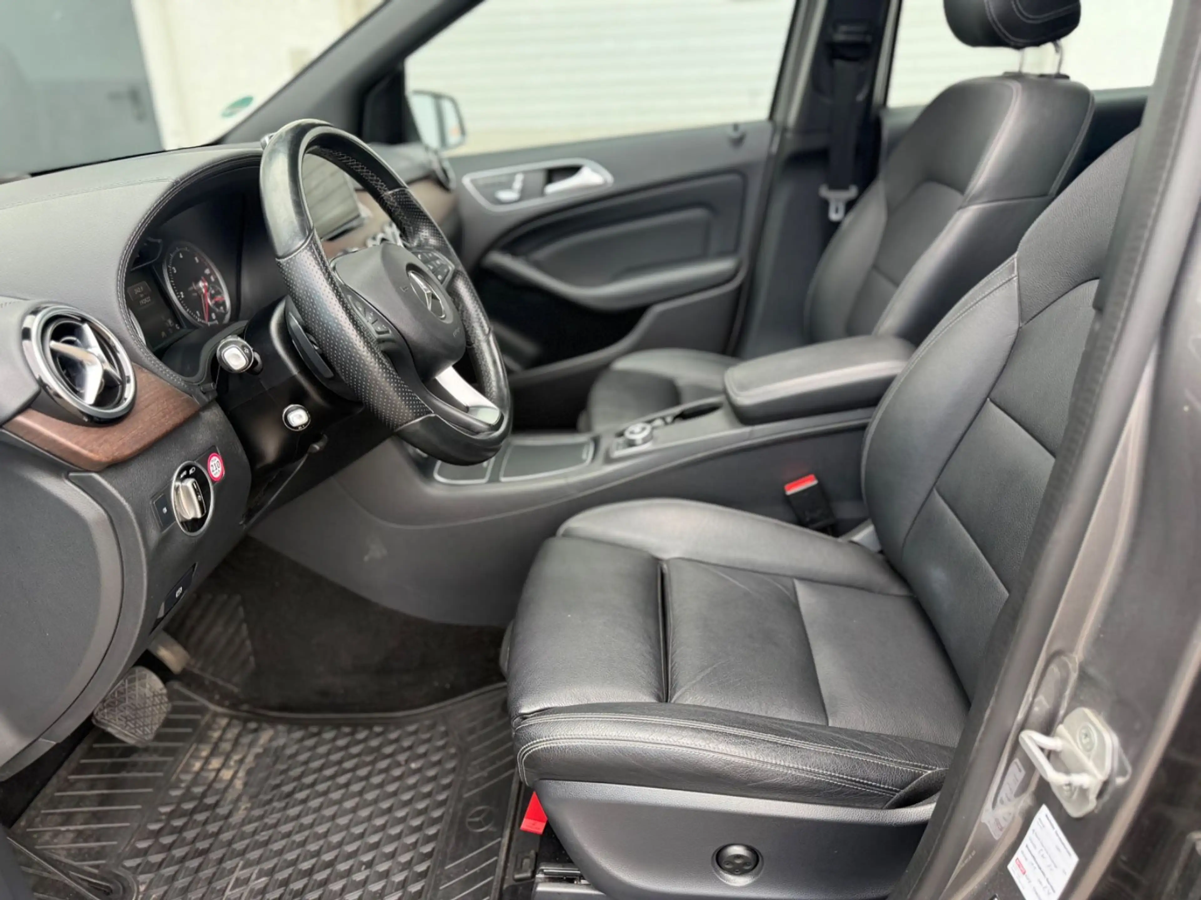Mercedes-Benz B 220 d *Abstand*Spurhalte*Leder*Pano* — photo 12