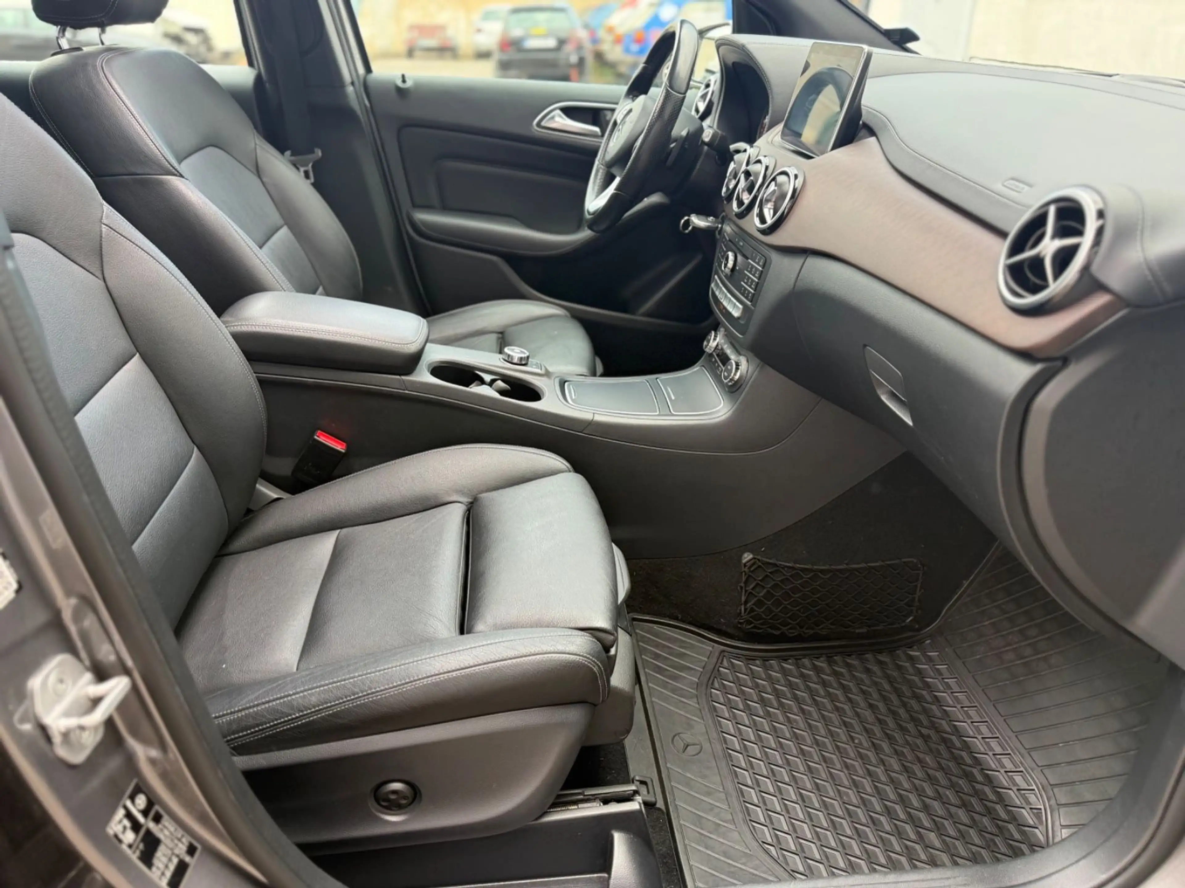 Mercedes-Benz B 220 d *Abstand*Spurhalte*Leder*Pano* — photo 15