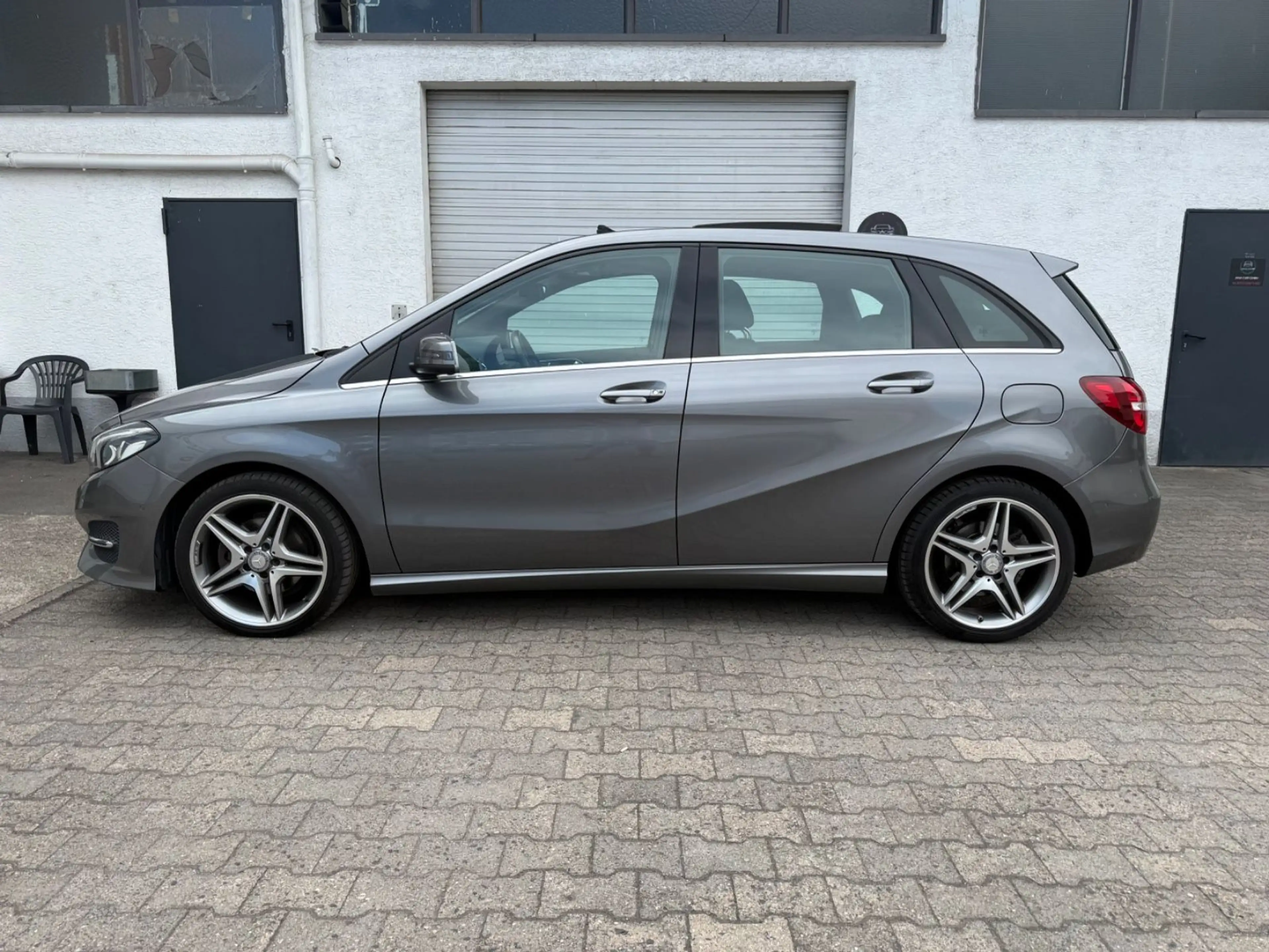 Mercedes-Benz B 220 d *Abstand*Spurhalte*Leder*Pano* — photo 4