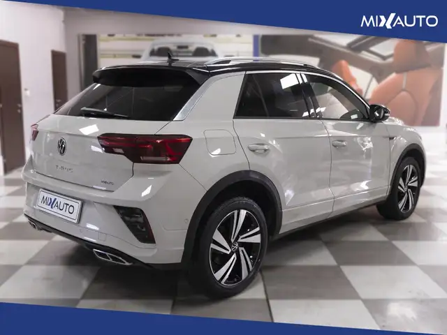 Volkswagen T-Roc view 5