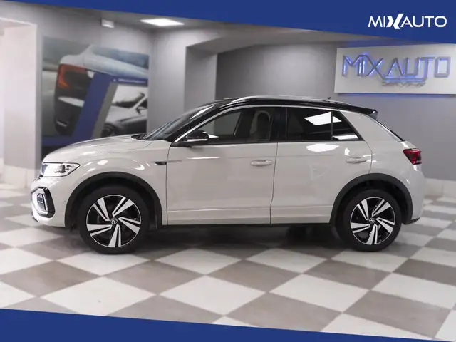 Volkswagen T-Roc view 3