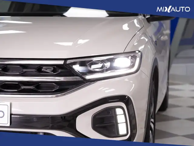 Volkswagen T-Roc view 10