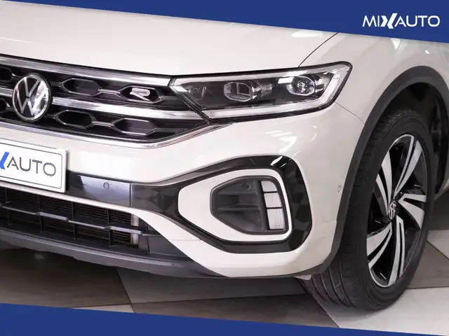 Volkswagen T-Roc view 9