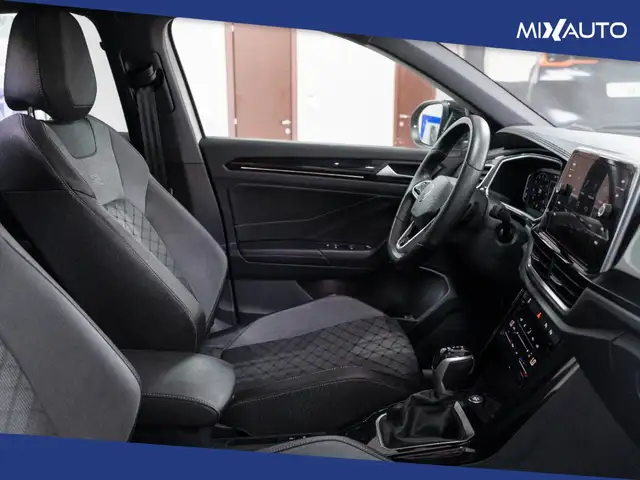 Volkswagen T-Roc view 14
