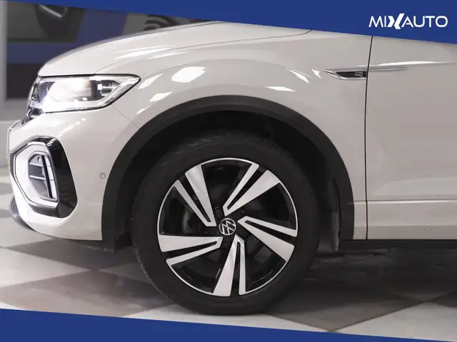 Volkswagen T-Roc view 8