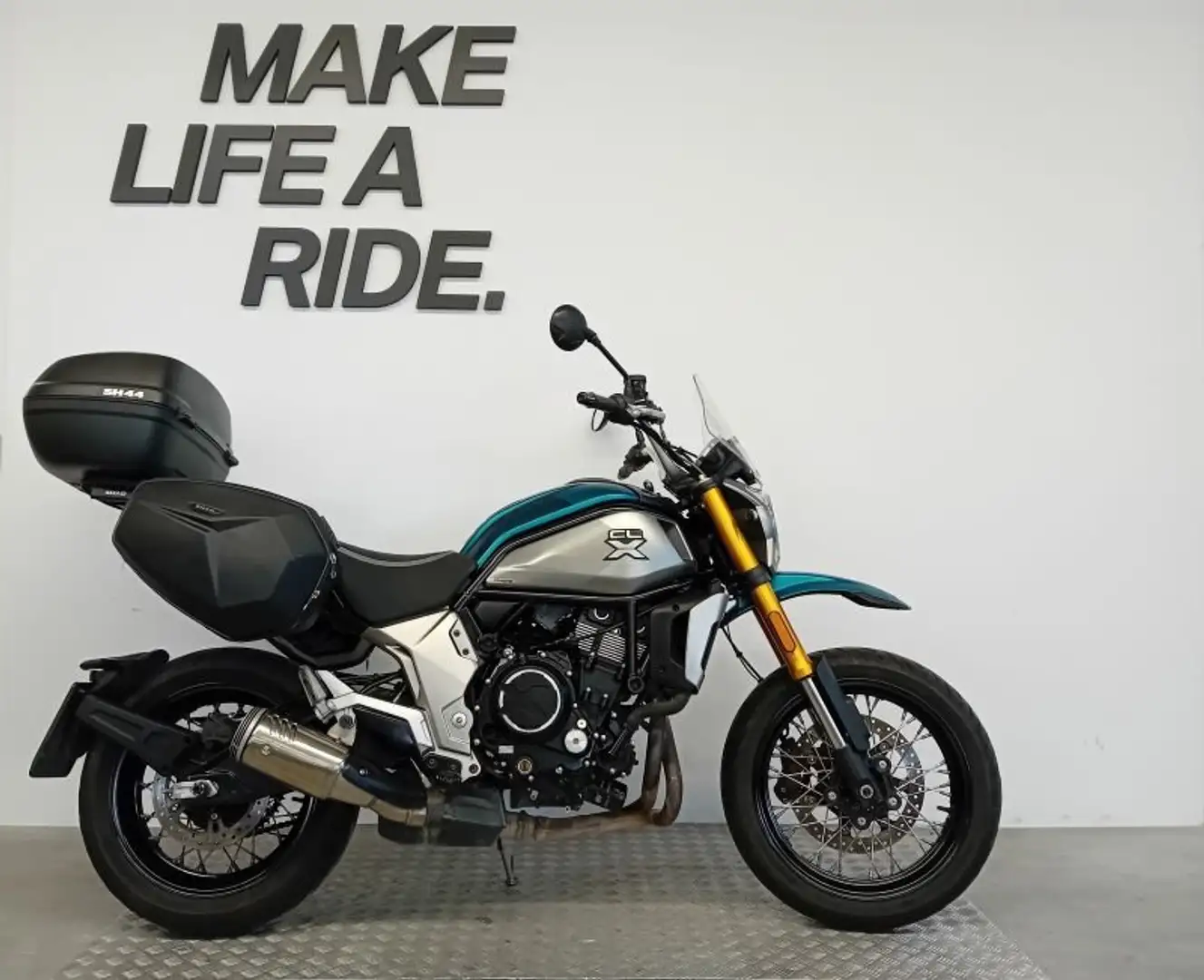 CFMOTO 700 CL-X ADVENTURE Szürke - 1