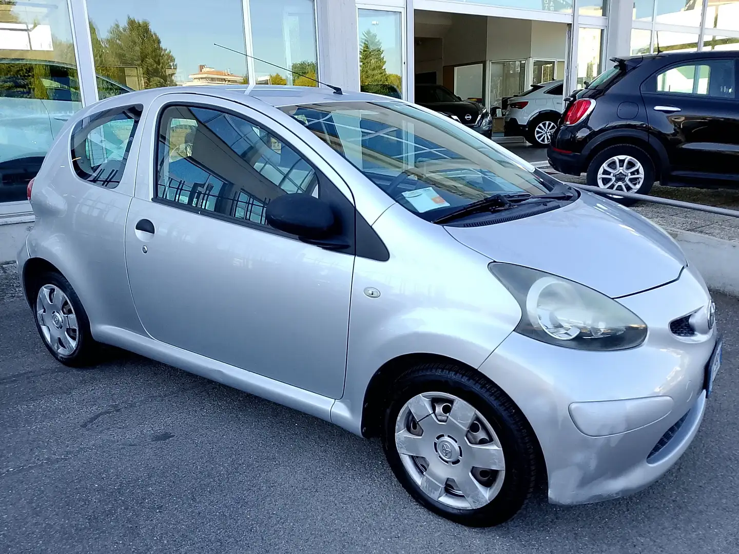 Toyota Aygo Aygo I 2005 3p 1.0 Stříbrná - 1