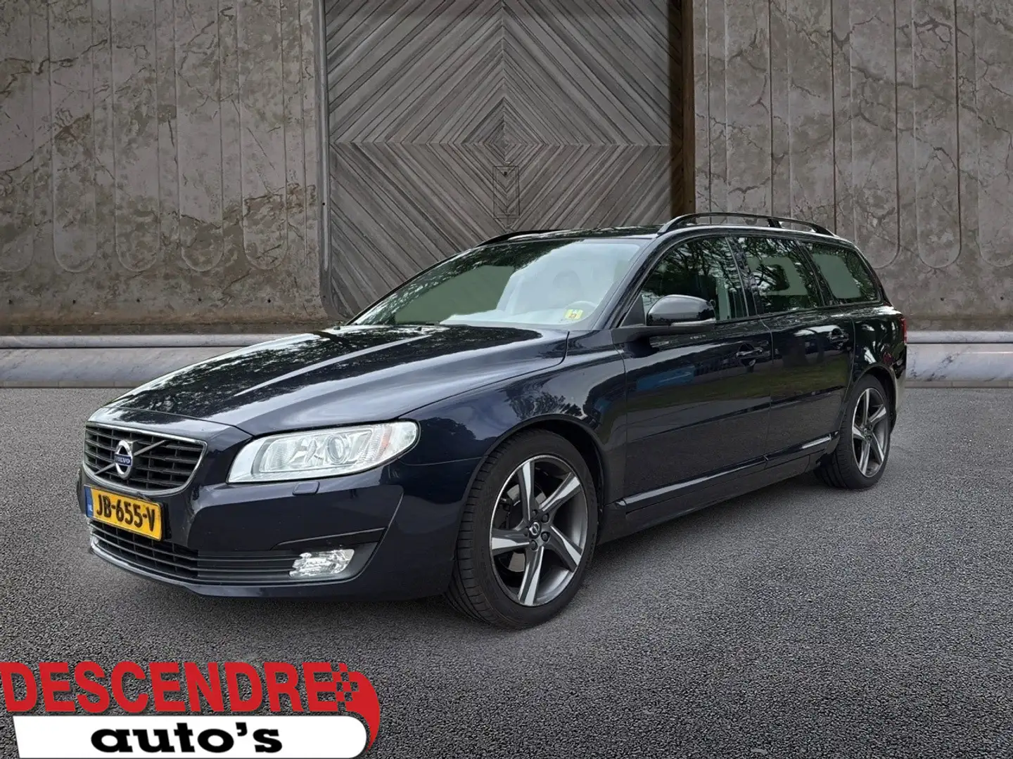 Volvo V70 2.0 D2 Dynamic Edition Blauw - 1