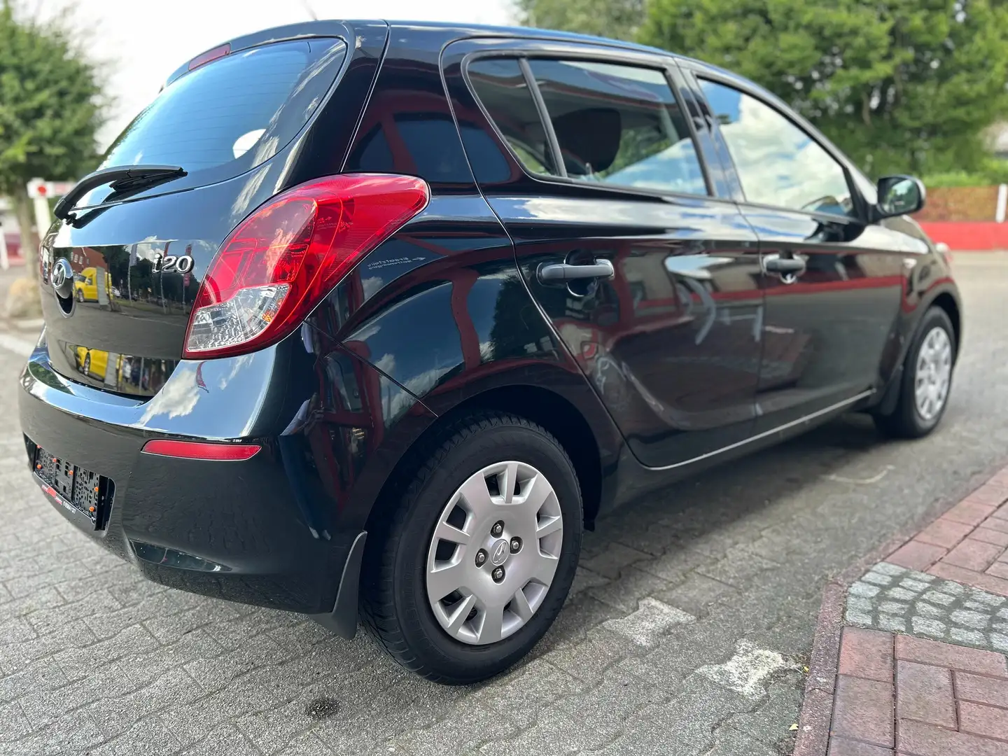 Hyundai i20 Classic, lückenlos Checkheft, Tüv/AU neu Negro - 2