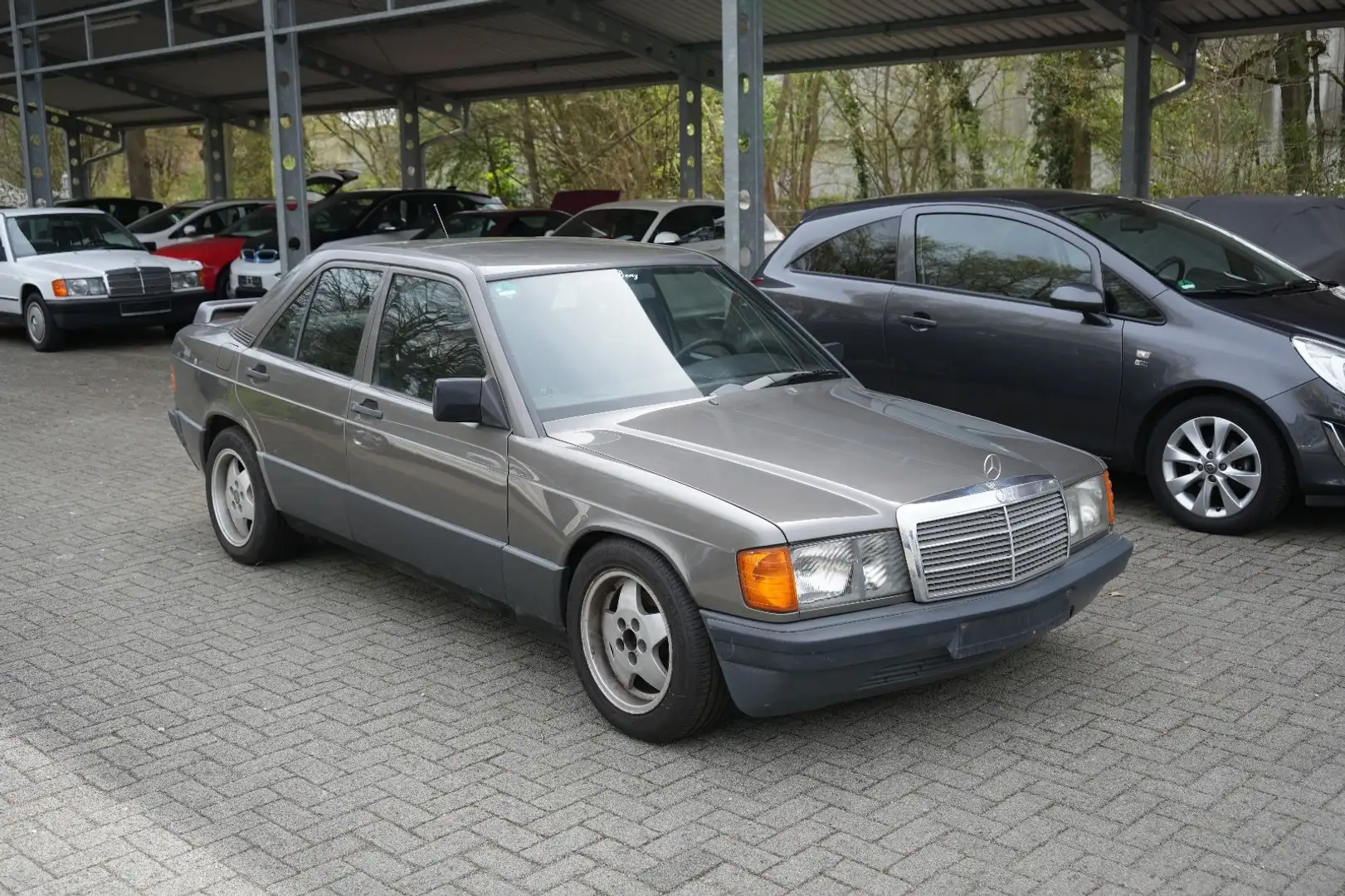 Mercedes-Benz 190 E 2.0 Automatik*Schiebedach*Sitz hzg. Brown - 1