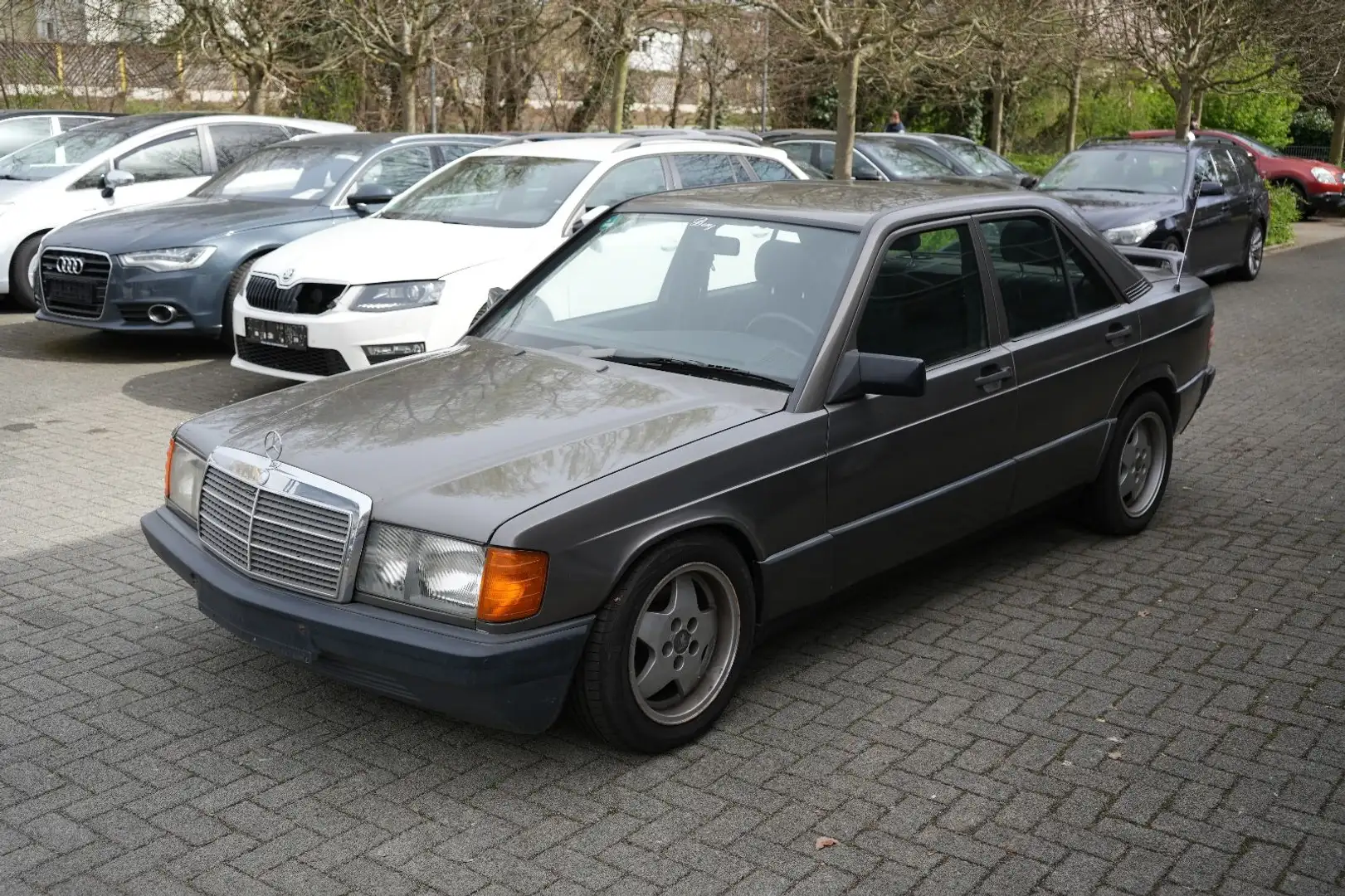 Mercedes-Benz 190 E 2.0 Automatik*Schiebedach*Sitz hzg. Brun - 2