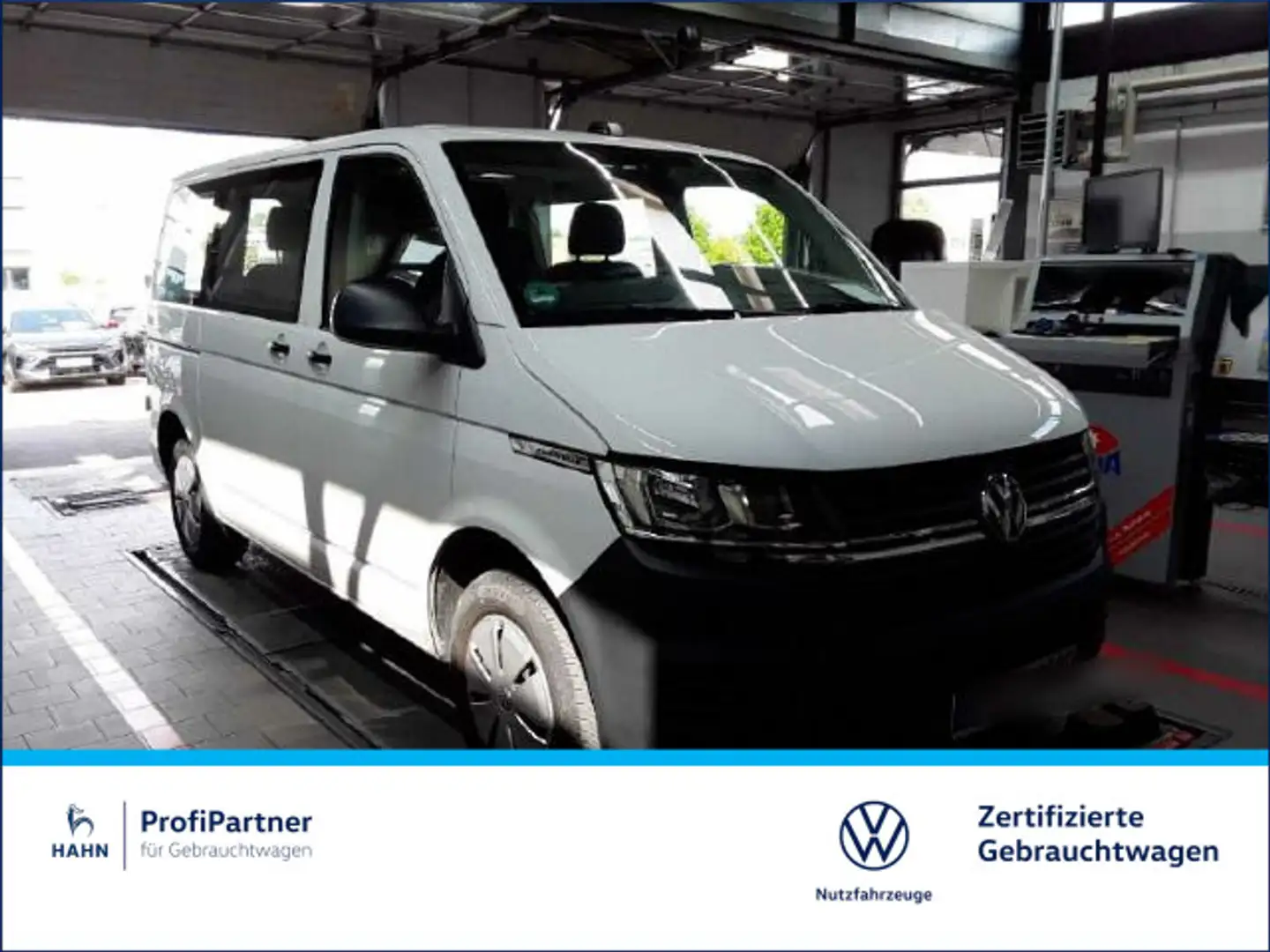 Volkswagen T6.1 Caravelle Trendline KR 2,0TDI 110kW DSG PDC Weiß - 1