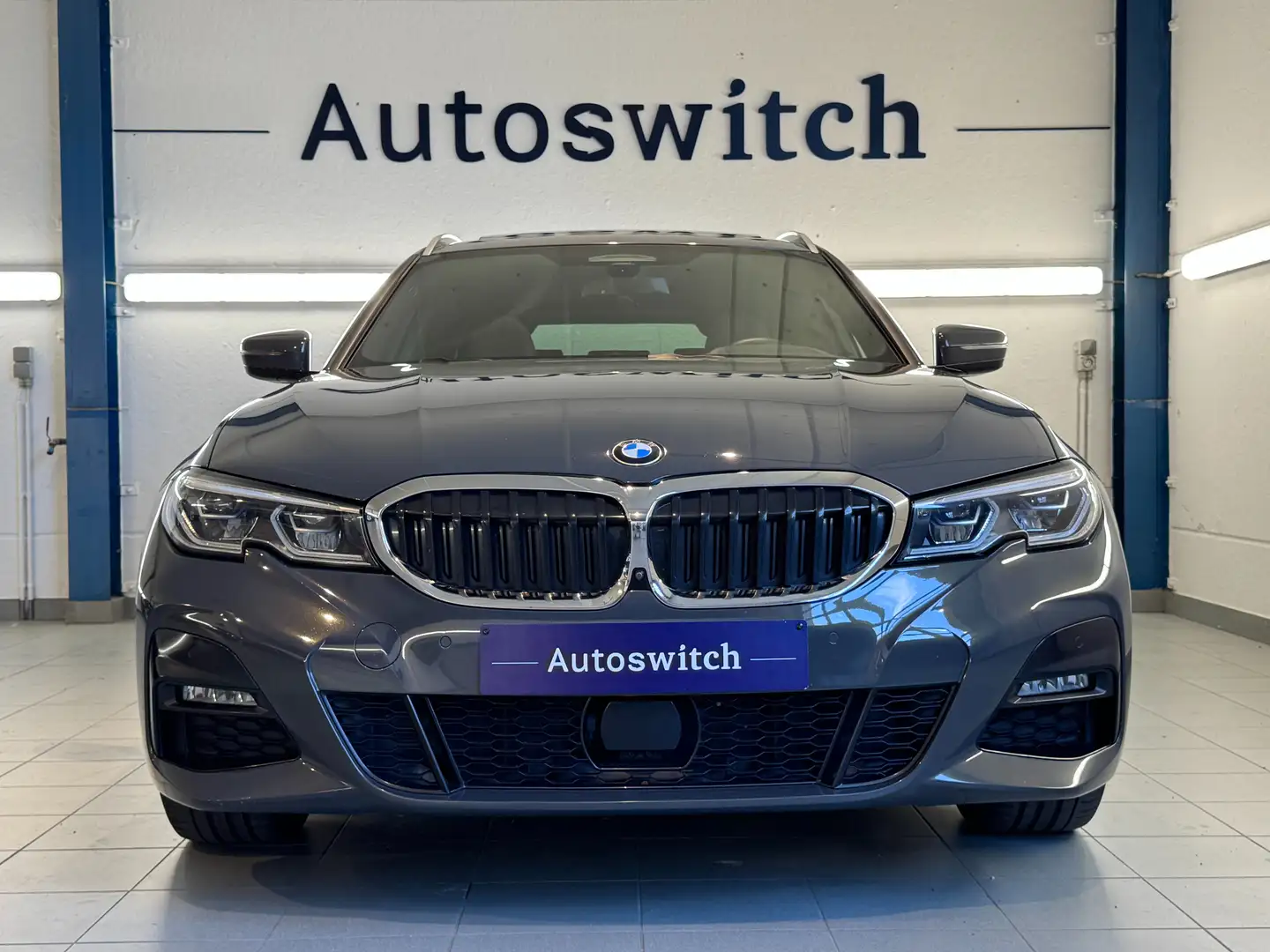 BMW 330 e xDrive Touring -MSport/Pano/Headup/Laser/AssProf Grau - 2