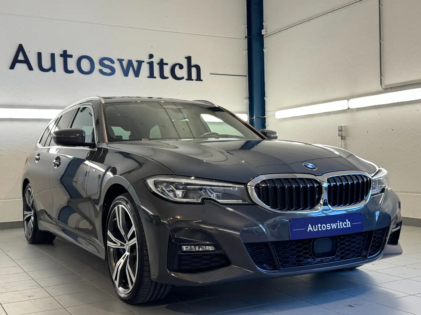BMW 330 e xDrive Touring -MSport/Pano/Headup/Laser/AssProf Grau - 1