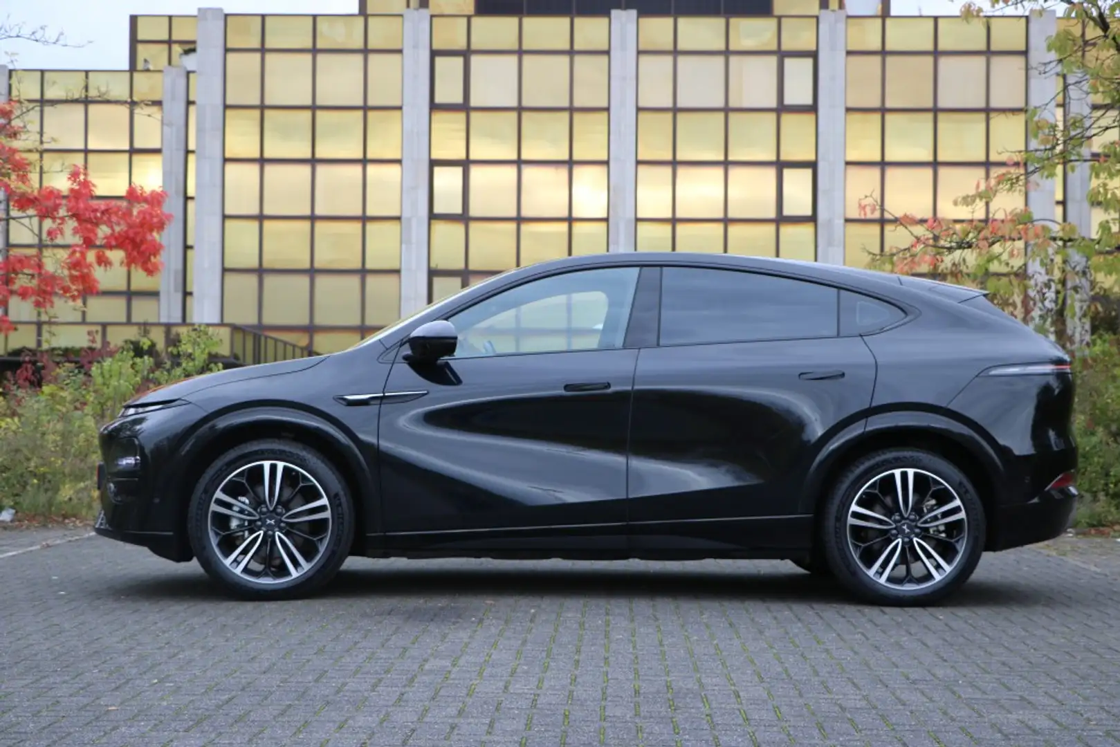 Xpeng 190 kW RWD 66 kWh Pano Leder CarPl. Navi 360° Schwarz - 2