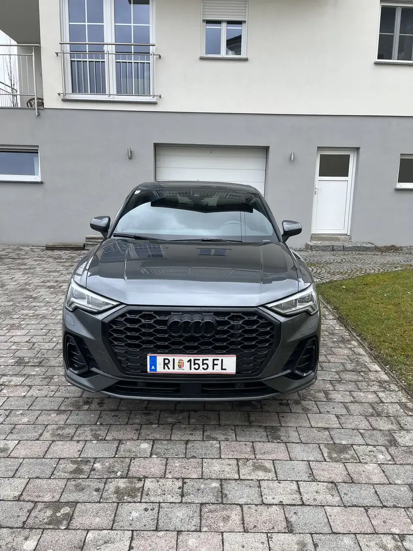 Audi Q3 Sportback 45 TFSI e S-tronic Grau - 1