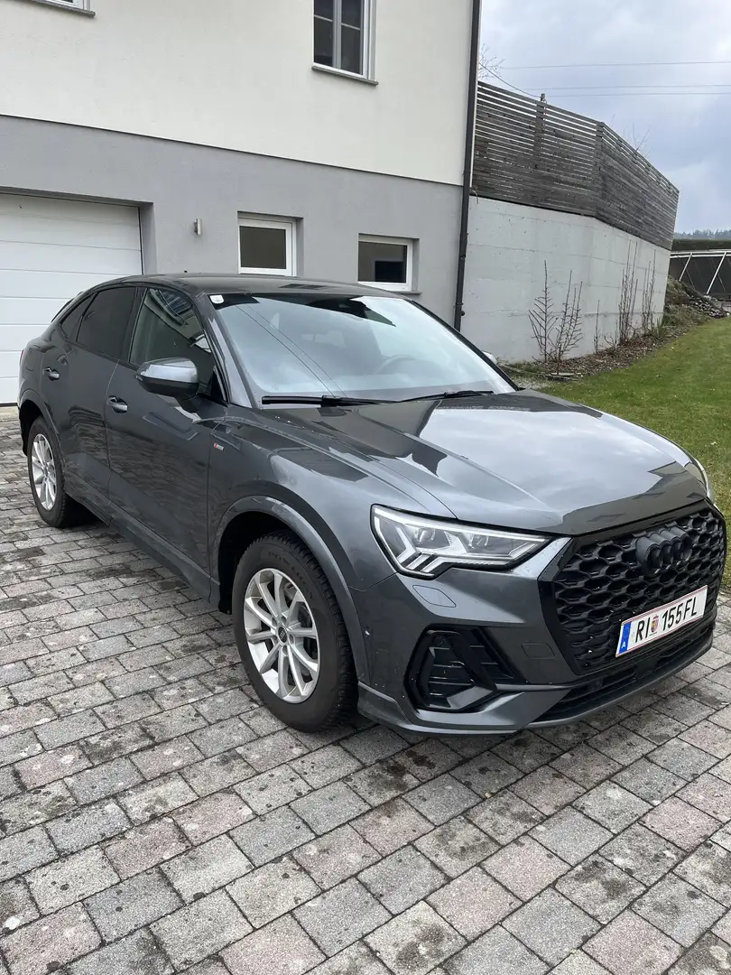 Audi Q3 Sportback 45 TFSI e S-tronic Grau - 2