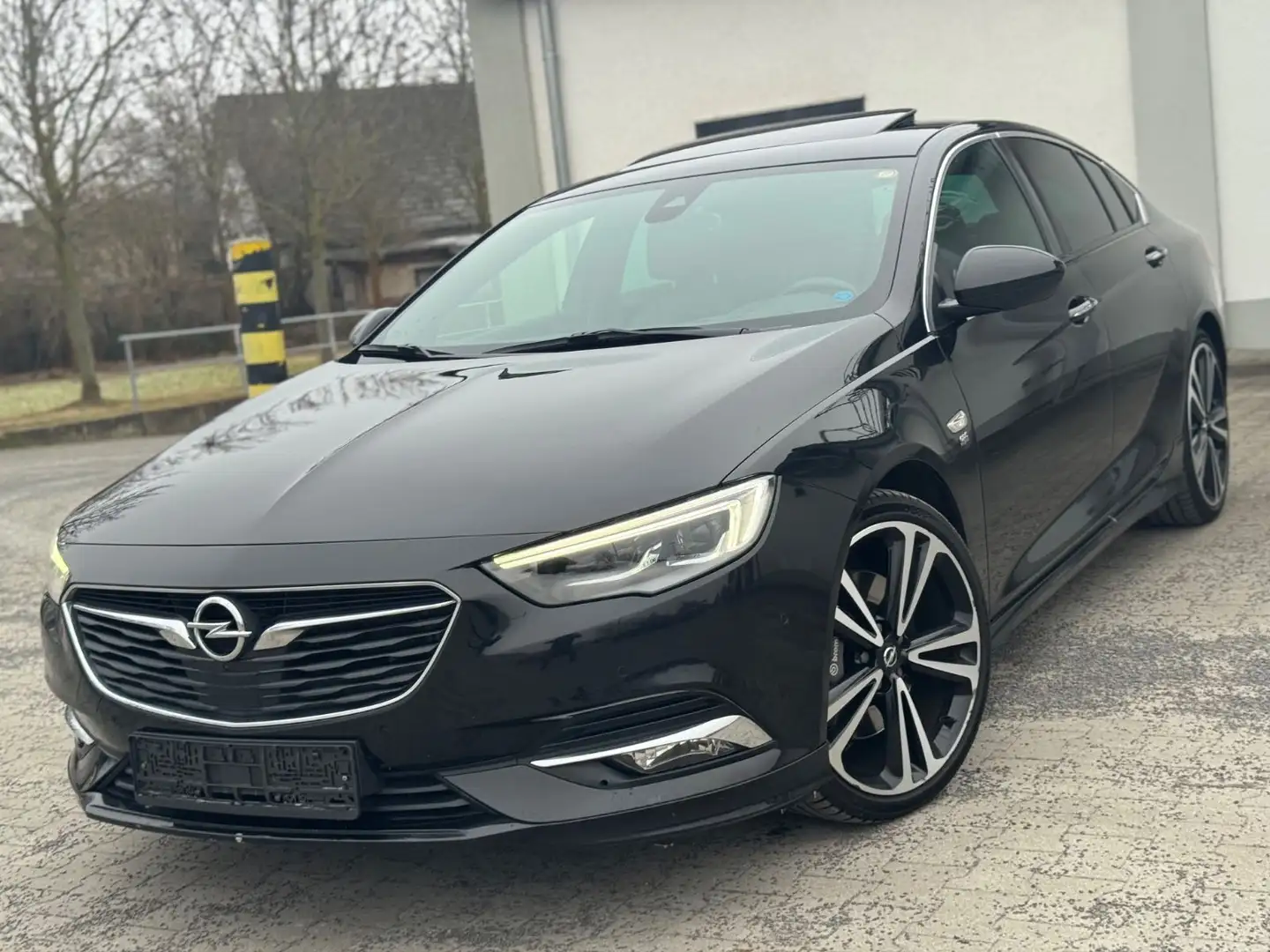 Opel Insignia B Grand Sport Innovation 4x4 OPC LINE Schwarz - 1